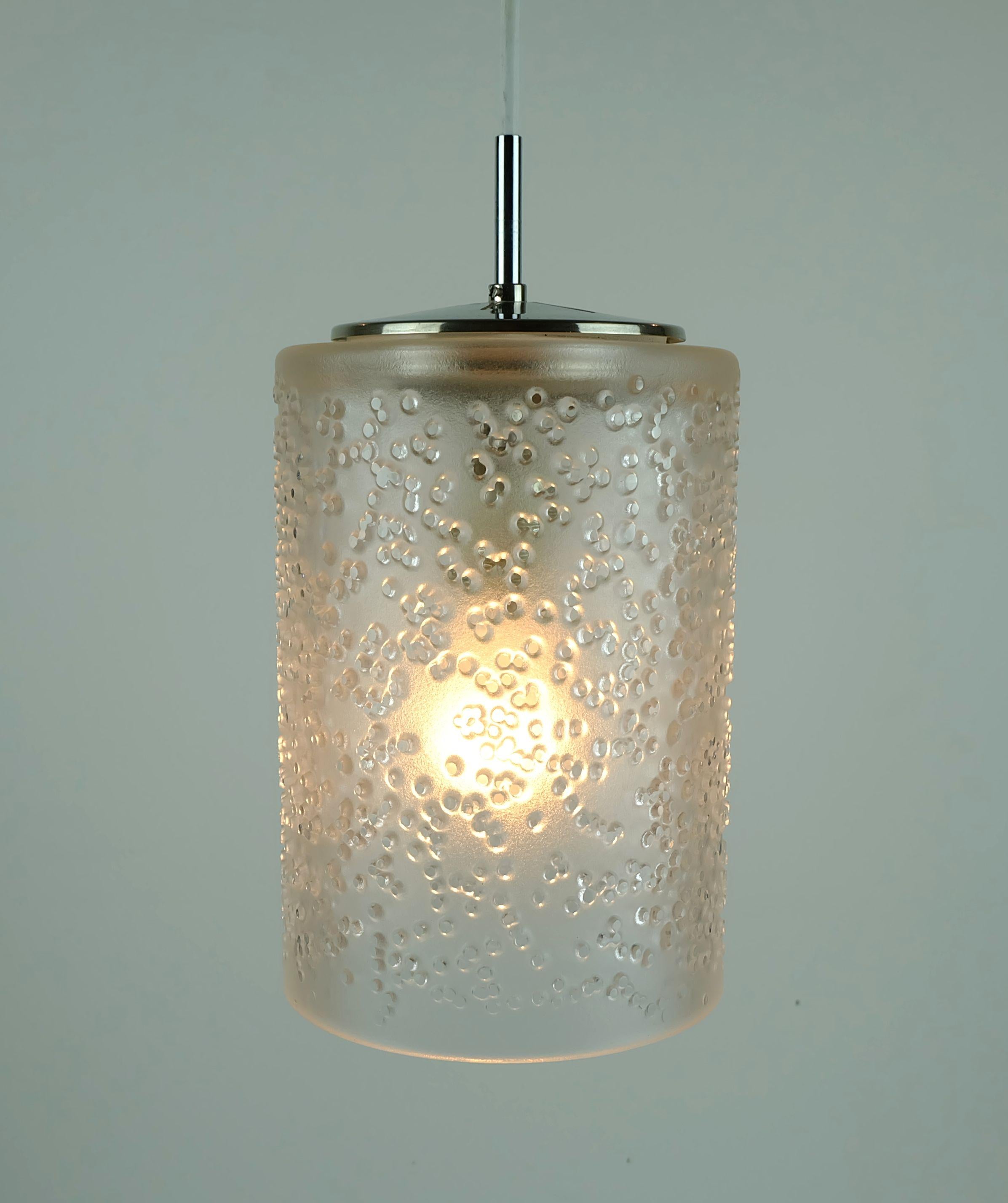 vintage peill & putzler PENDANT LAMP textured glass etched glass 60s 70s In Good Condition For Sale In Mannheim, DE