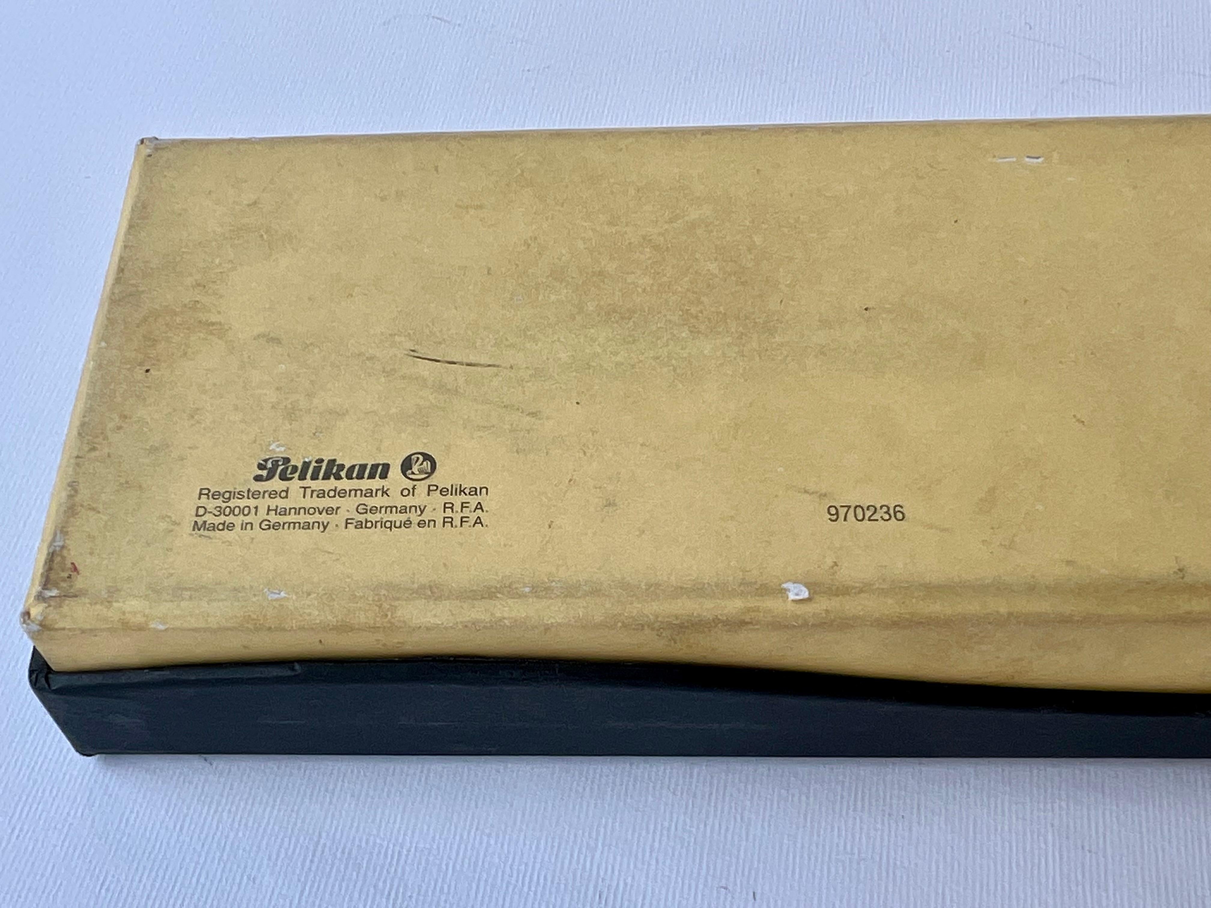 Vintage Pelikan M585 Souveran Green Striped Fountain Pen Fine 14K NIB 90's  en vente 2
