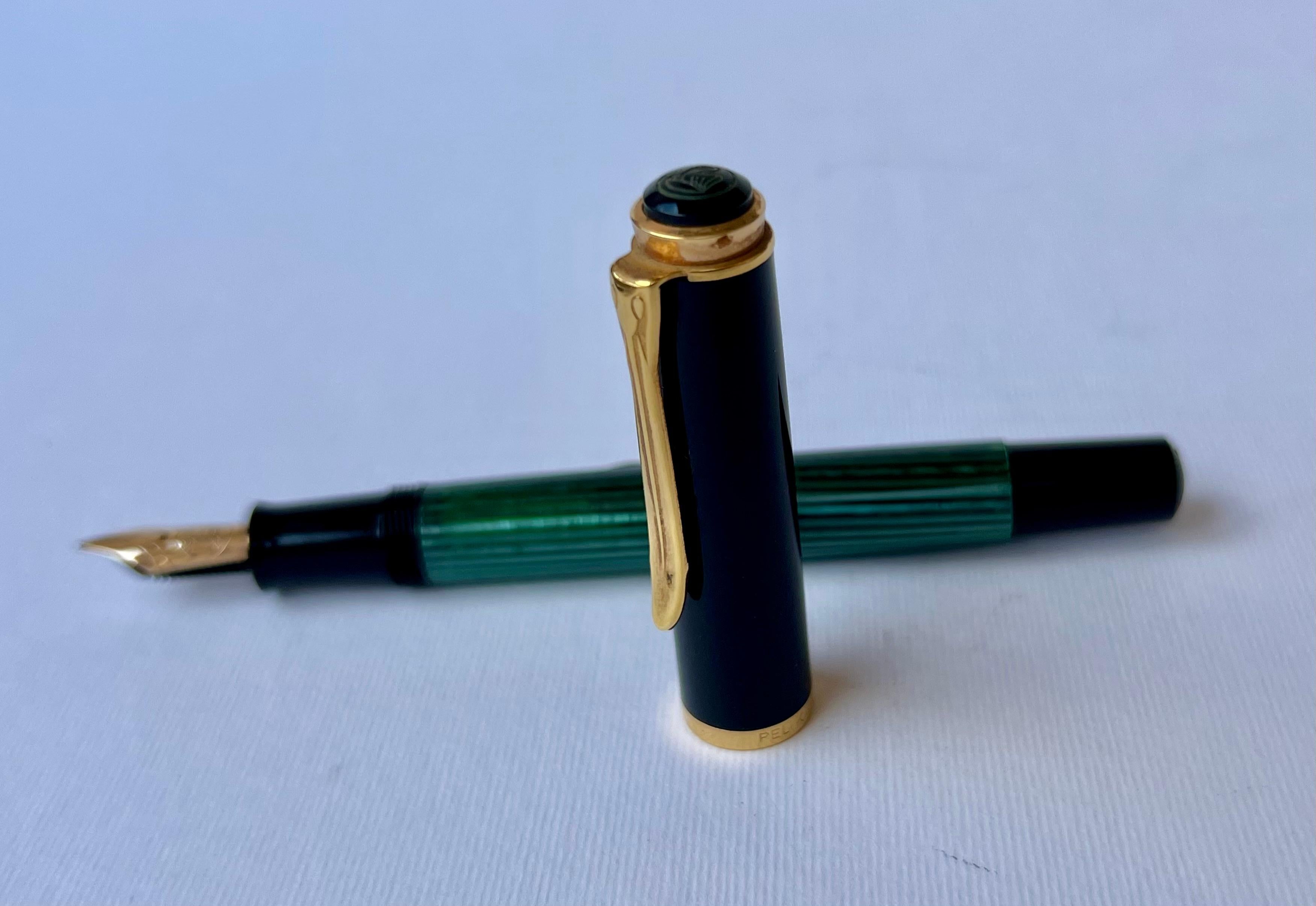 Vintage Pelikan M585 Souveran Green Striped Fountain Pen Fine 14K NIB 90's  en vente 4