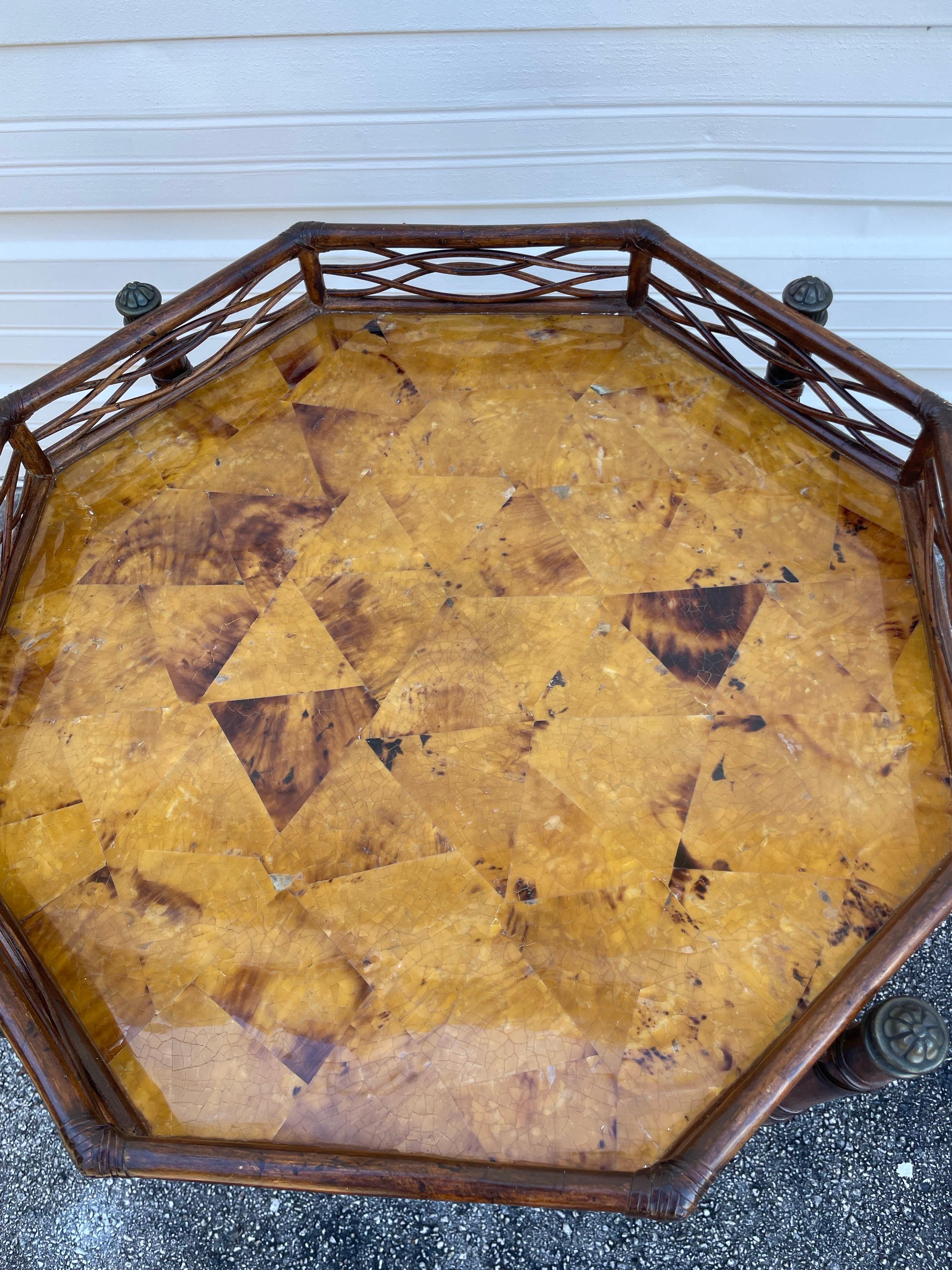 Philippin Table d'appoint octogonale Vintage Pen Shell en vente