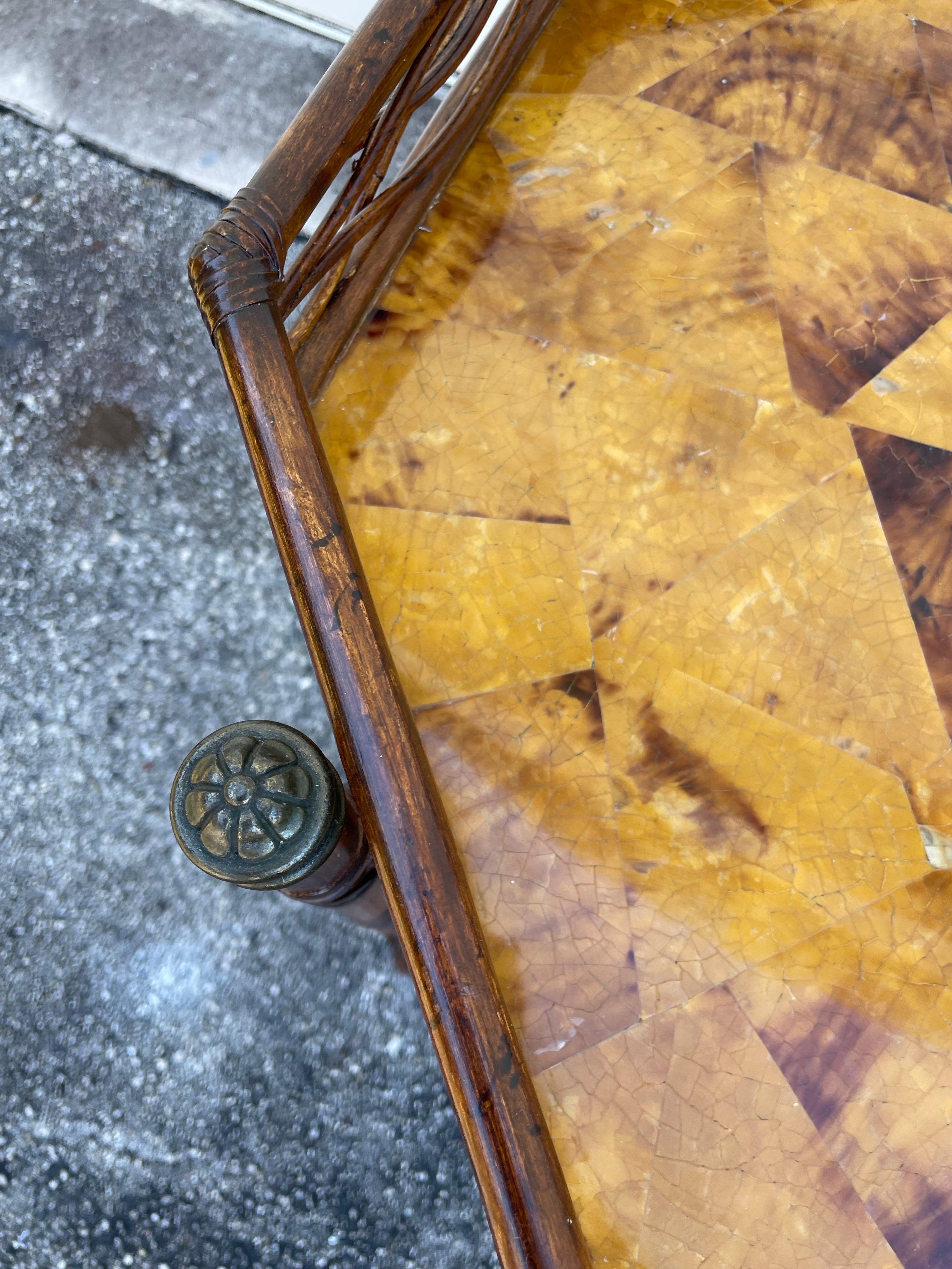 20ième siècle Table d'appoint octogonale Vintage Pen Shell en vente