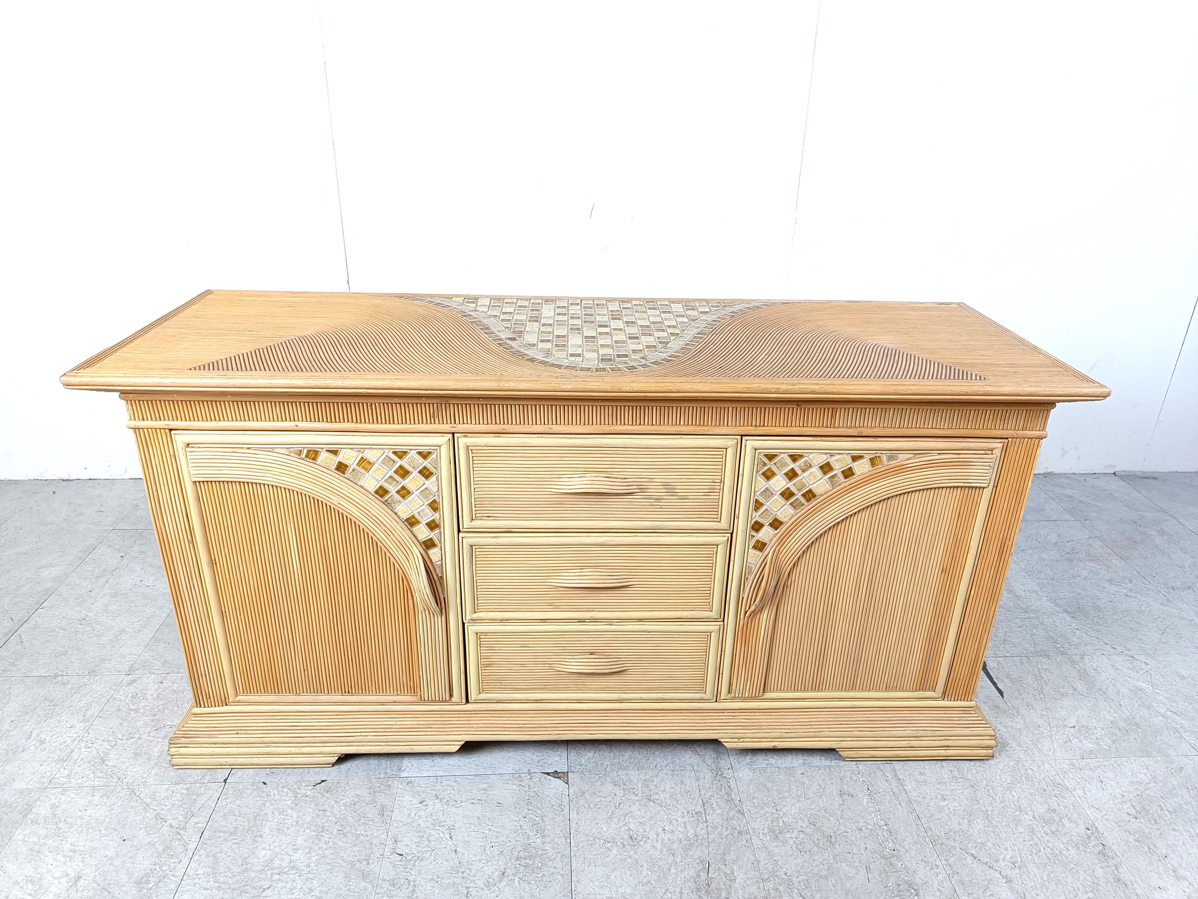 Français Buffet vintage en roseau et carreaux de céramique, 1970 en vente