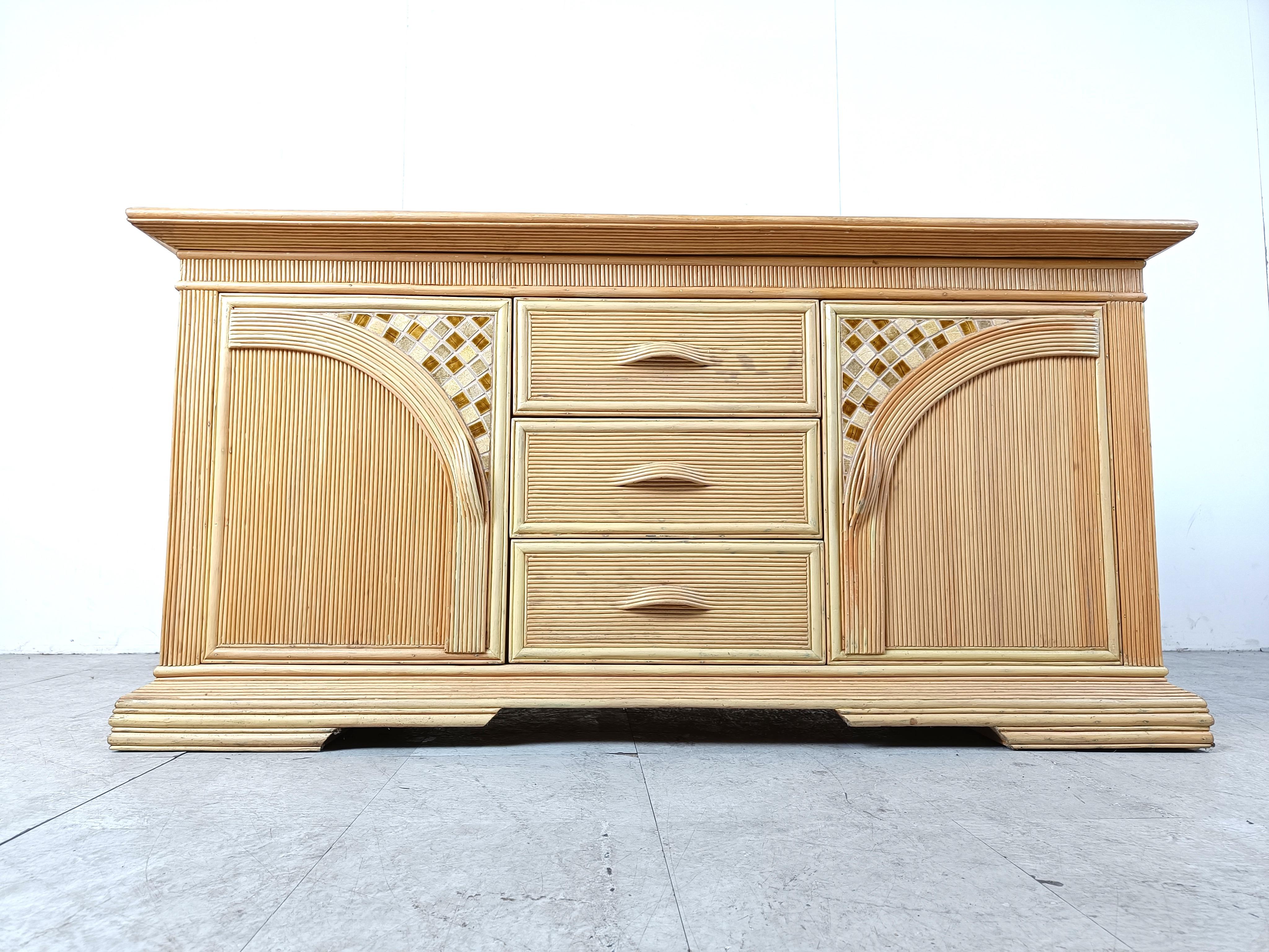 Ceramica Credenza vintage in canna e piastrelle di ceramica, anni '70 in vendita