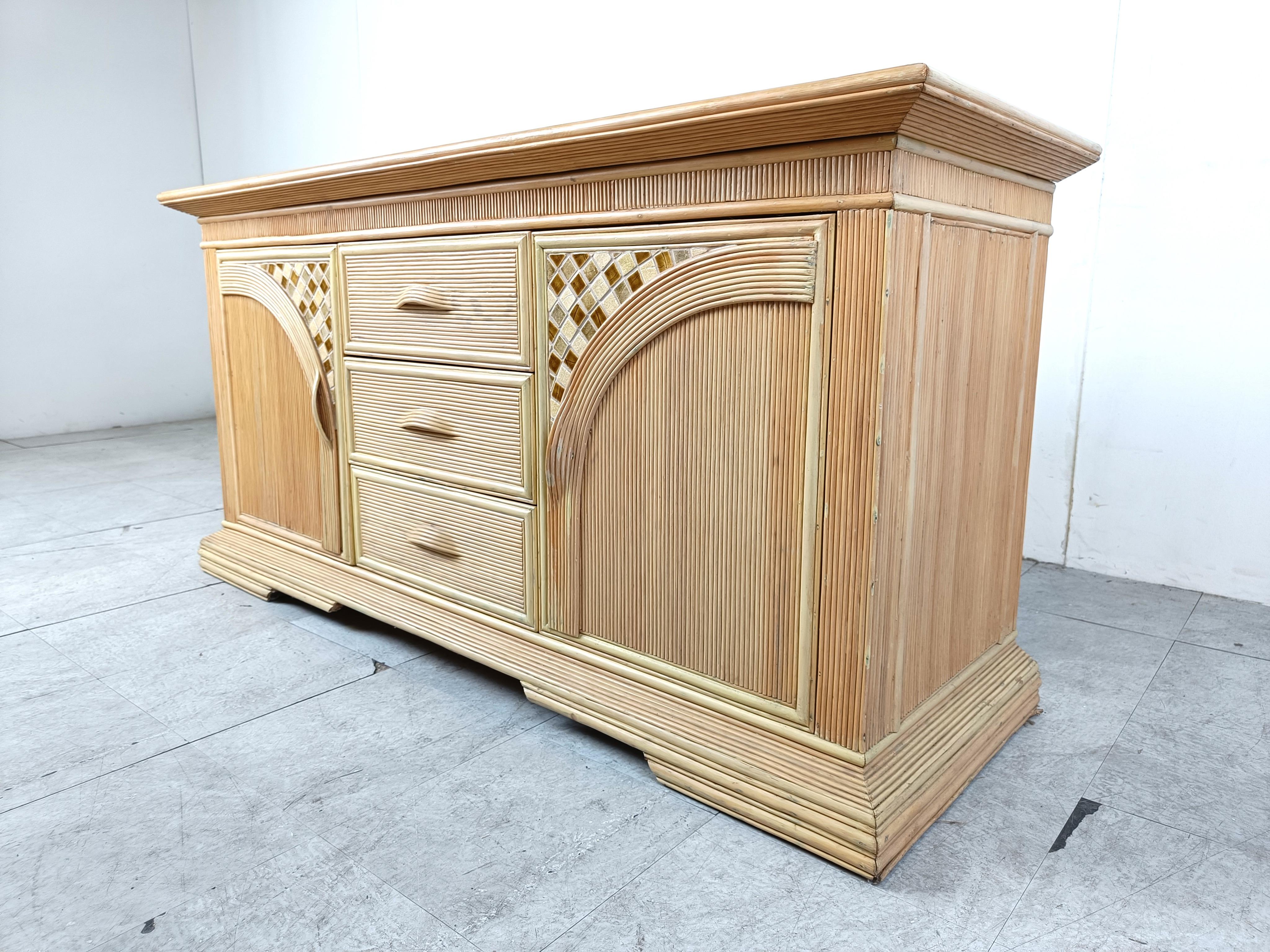 Credenza vintage in canna e piastrelle di ceramica, anni '70 in vendita 1