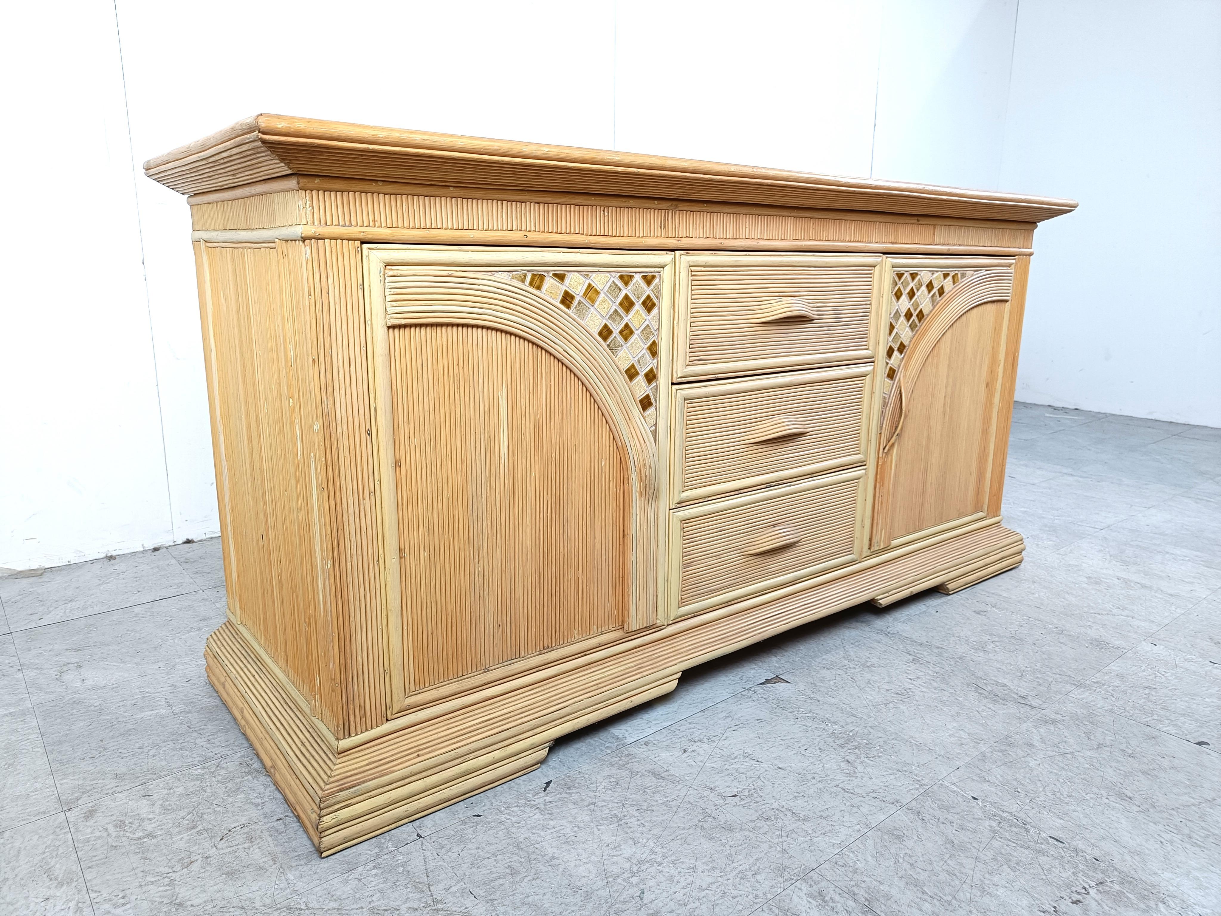Credenza vintage in canna e piastrelle di ceramica, anni '70 in vendita 2