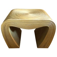 Vieille table courbe en bambou tressé en forme de crayon