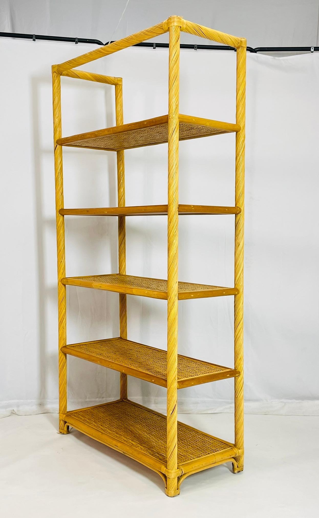 Vintage-Bleistift-Etagere aus Schilf und Rattan, USA 1960er Jahre im Zustand „Gut“ im Angebot in Los Angeles, CA