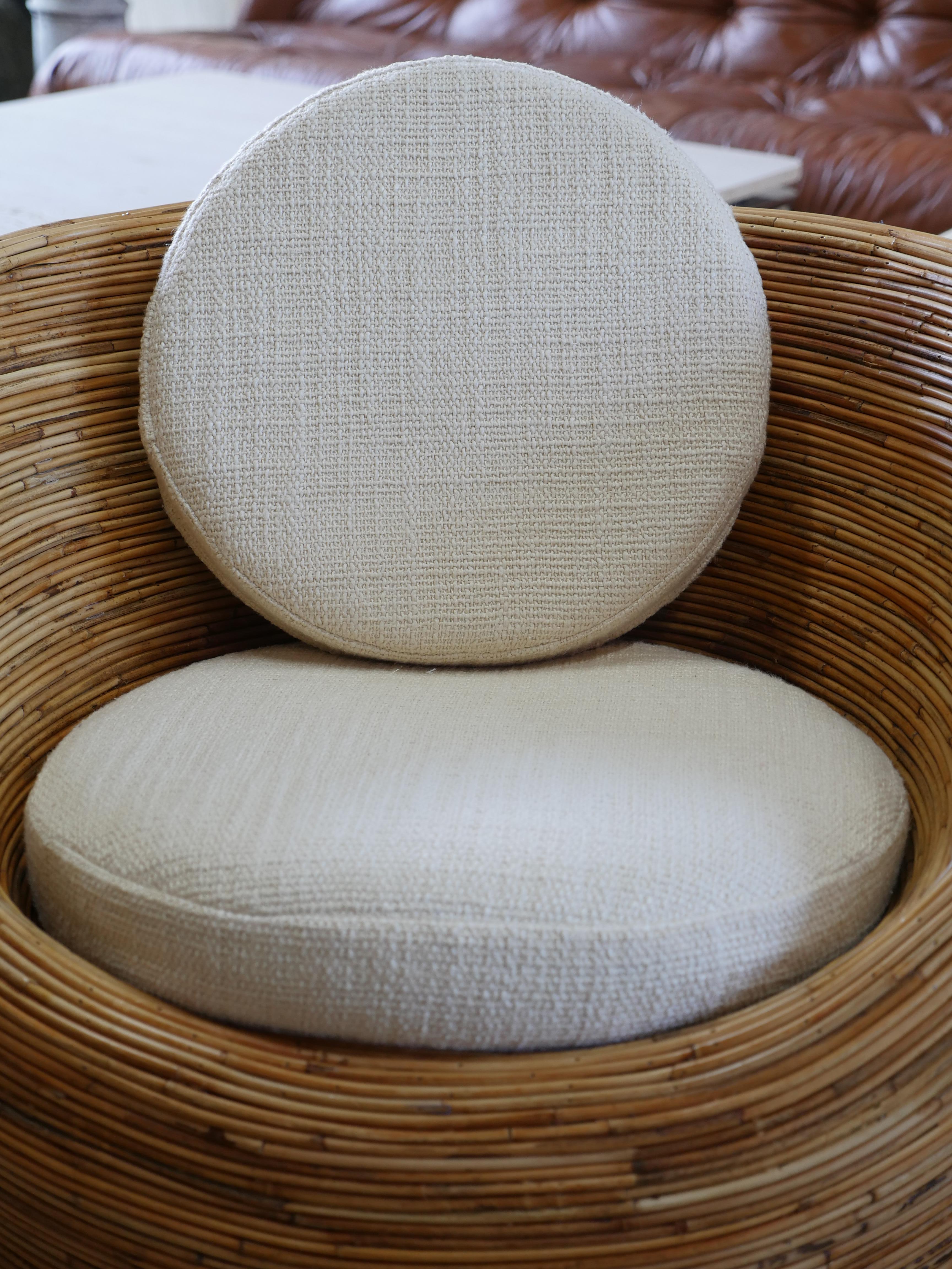 This coastal rattan chair from the 1980s has been given a fresh update. It features a sleek pencil reed design and has been reupholstered in a luxurious linen fabric by Elitis that complements the rattans natural warmth. Timeless and captivating,