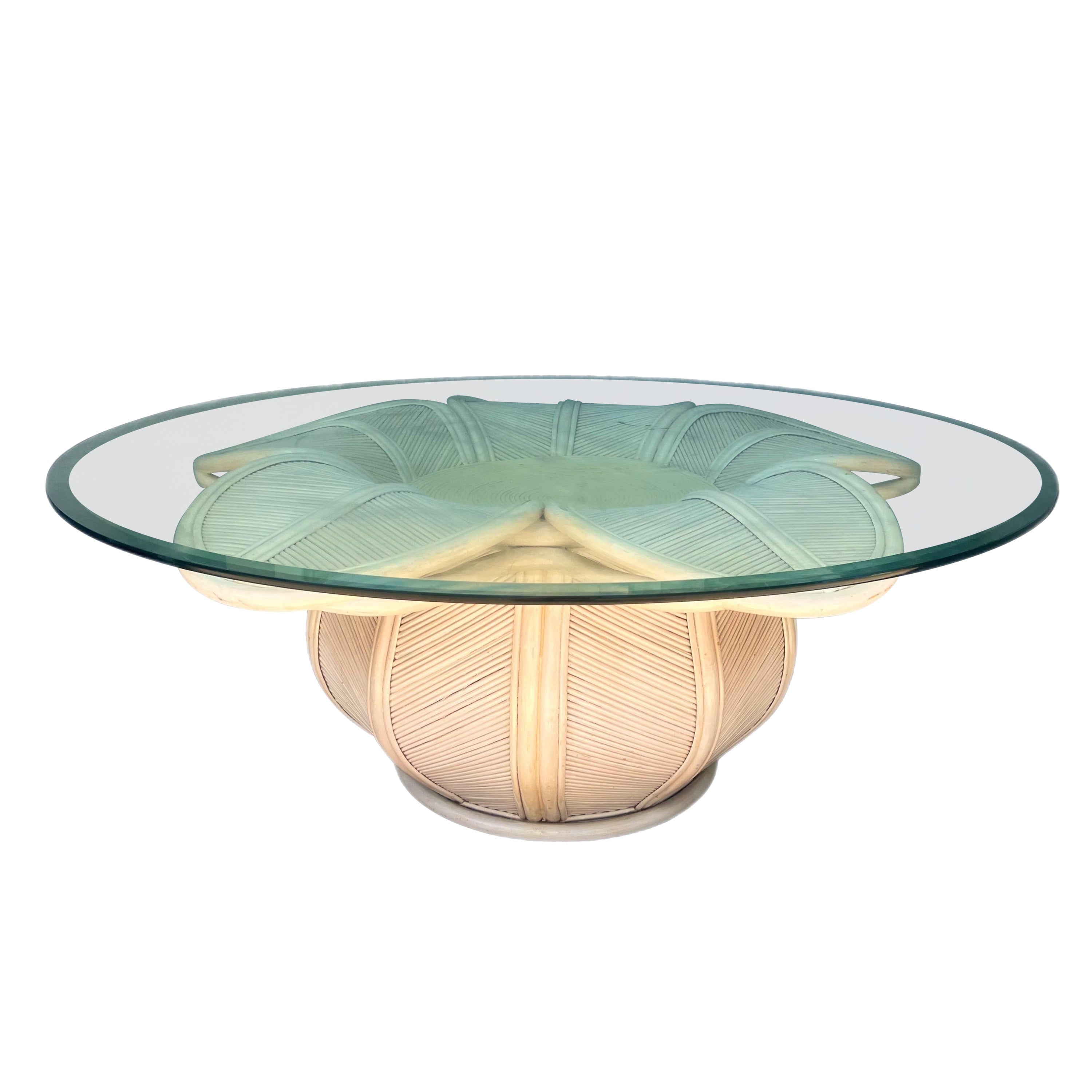 Table basse vintage en forme de cloche, sculpturale, en roseau et en crayon
