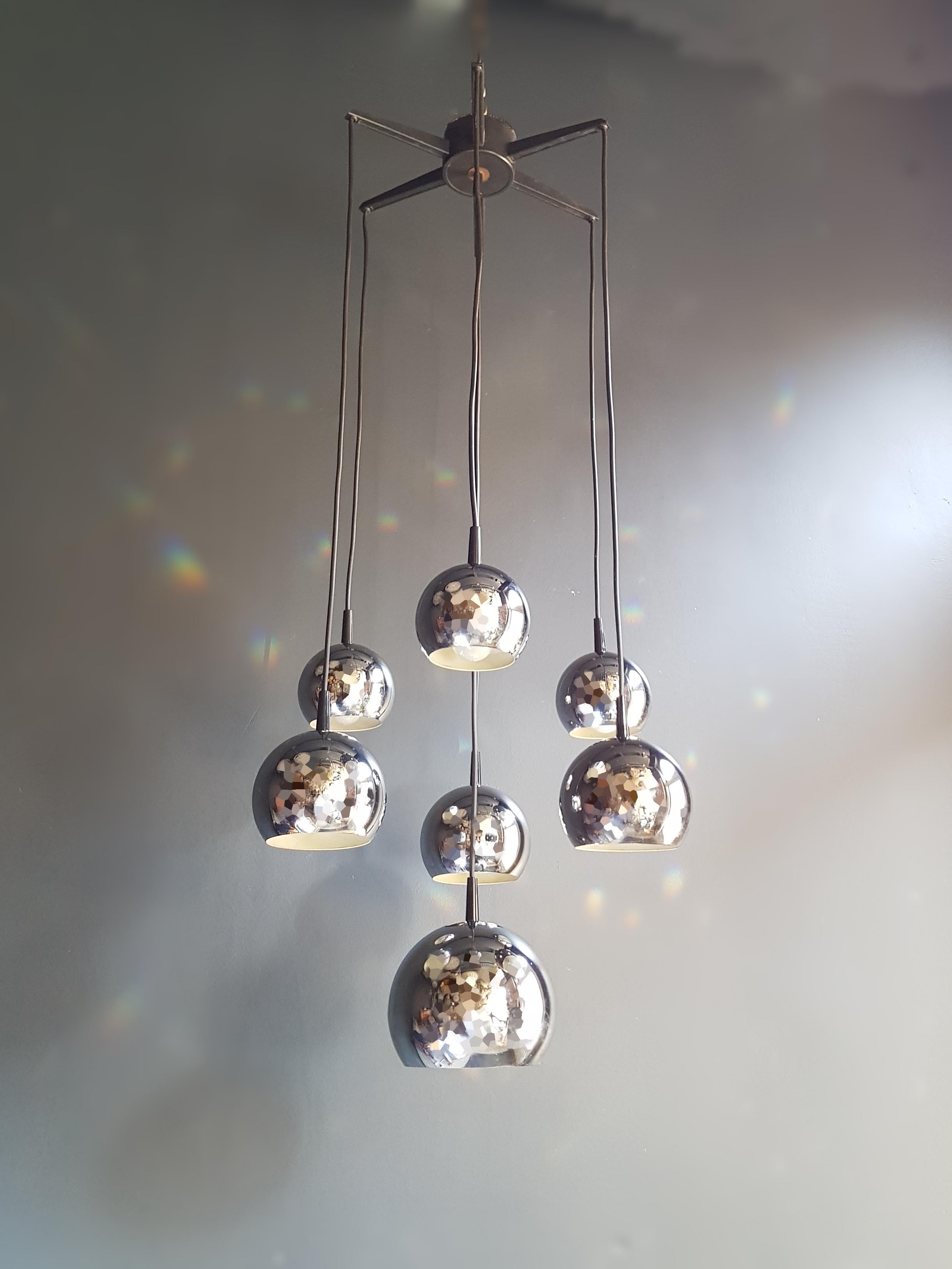Vintage Pendant Chandelier 1970s Space Age Ufo Atom Lamp Chrome 70s In Good Condition For Sale In Berlin, DE