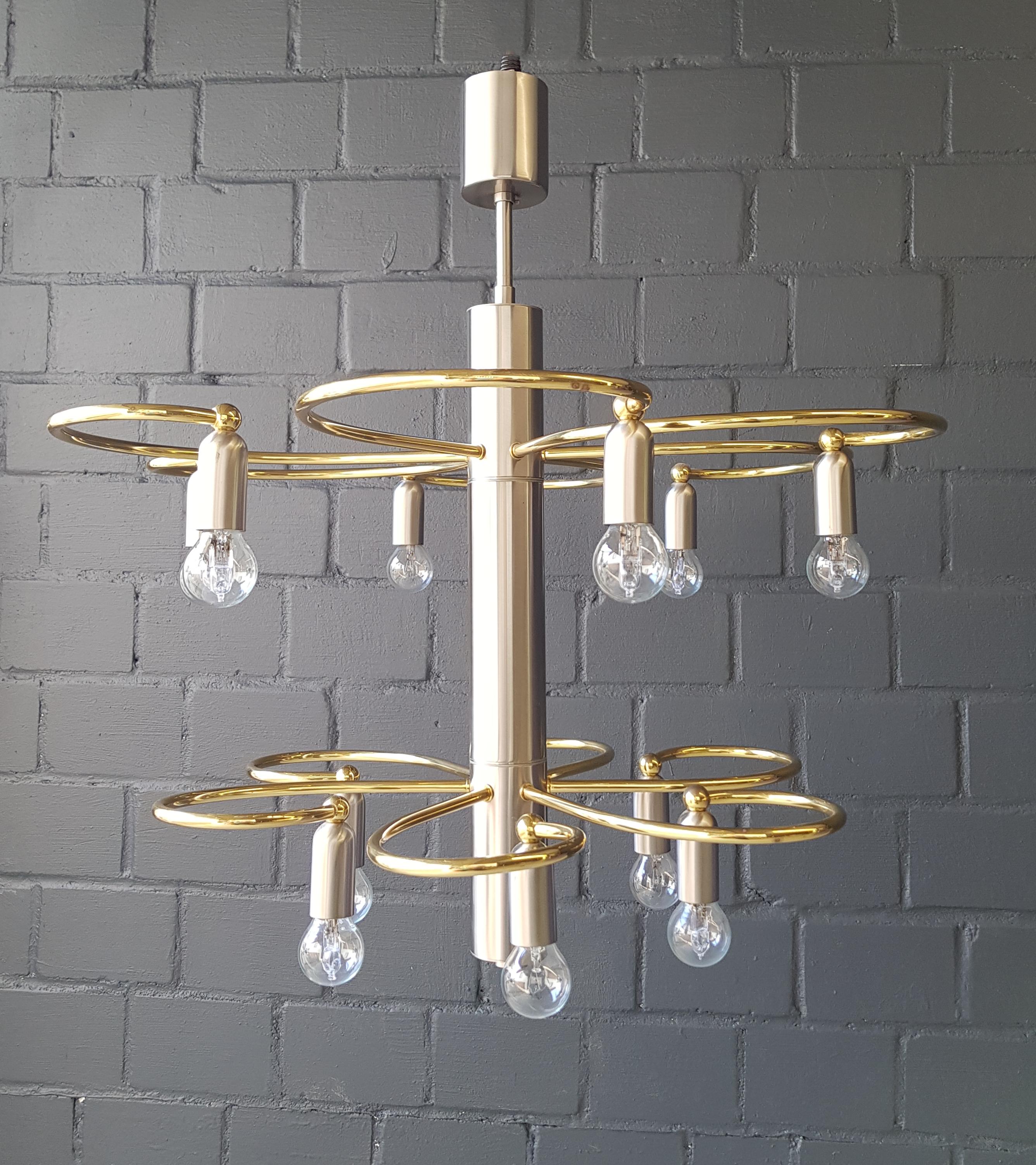 Introducing a Vintage Pendant Chandelier that seamlessly combines classic design with modern functionality. Its exquisite features are designed to captivate and enhance your space.

Specifications:
- Overall Height: 66 cm
- Diameter: 66 cm
- Weight