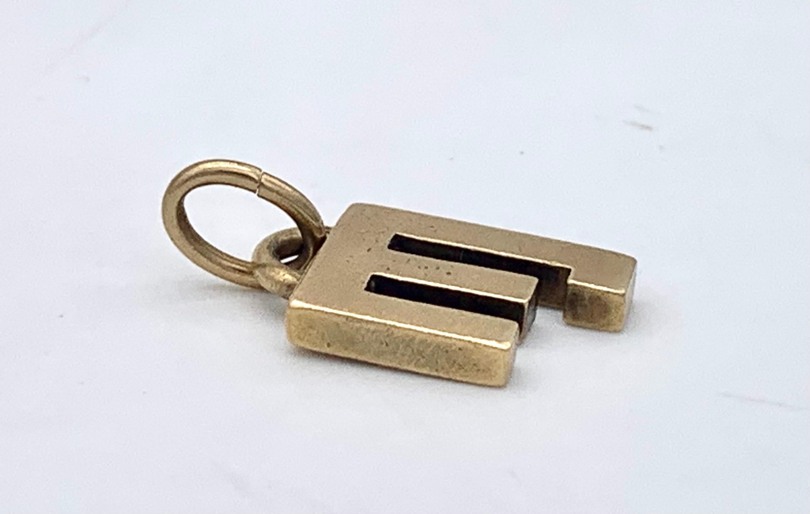 Vintage-Anhänger Charm EJ LTD für Gucci, Vintage, 9 Karat Gold (Moderne)