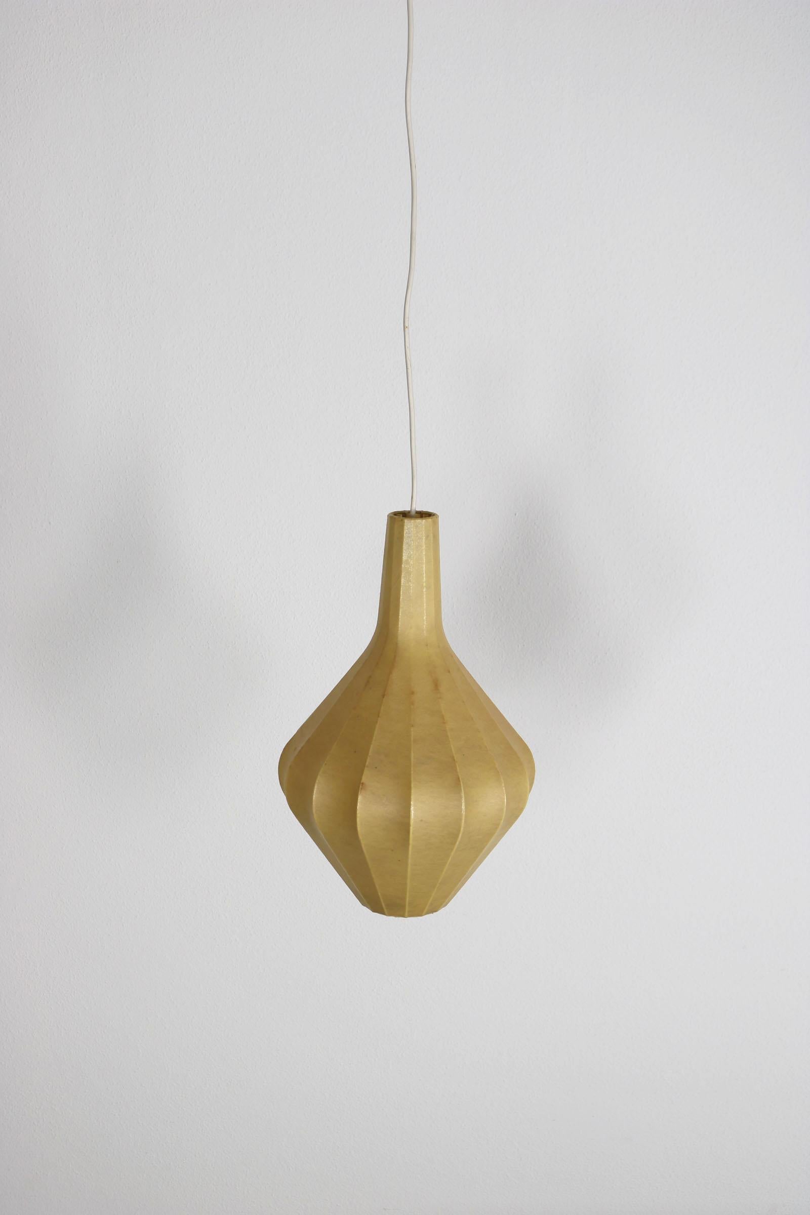 Beautiful pendant lamp Cocoon from the 1950-60s by Friedel Wauer for Cocoon Leuchten International.
Original edition in good condition.
Manufacturer: Goldkant Leuchten Wuppertal, Germany
Beautiful, soft and bright light. The technical process of the