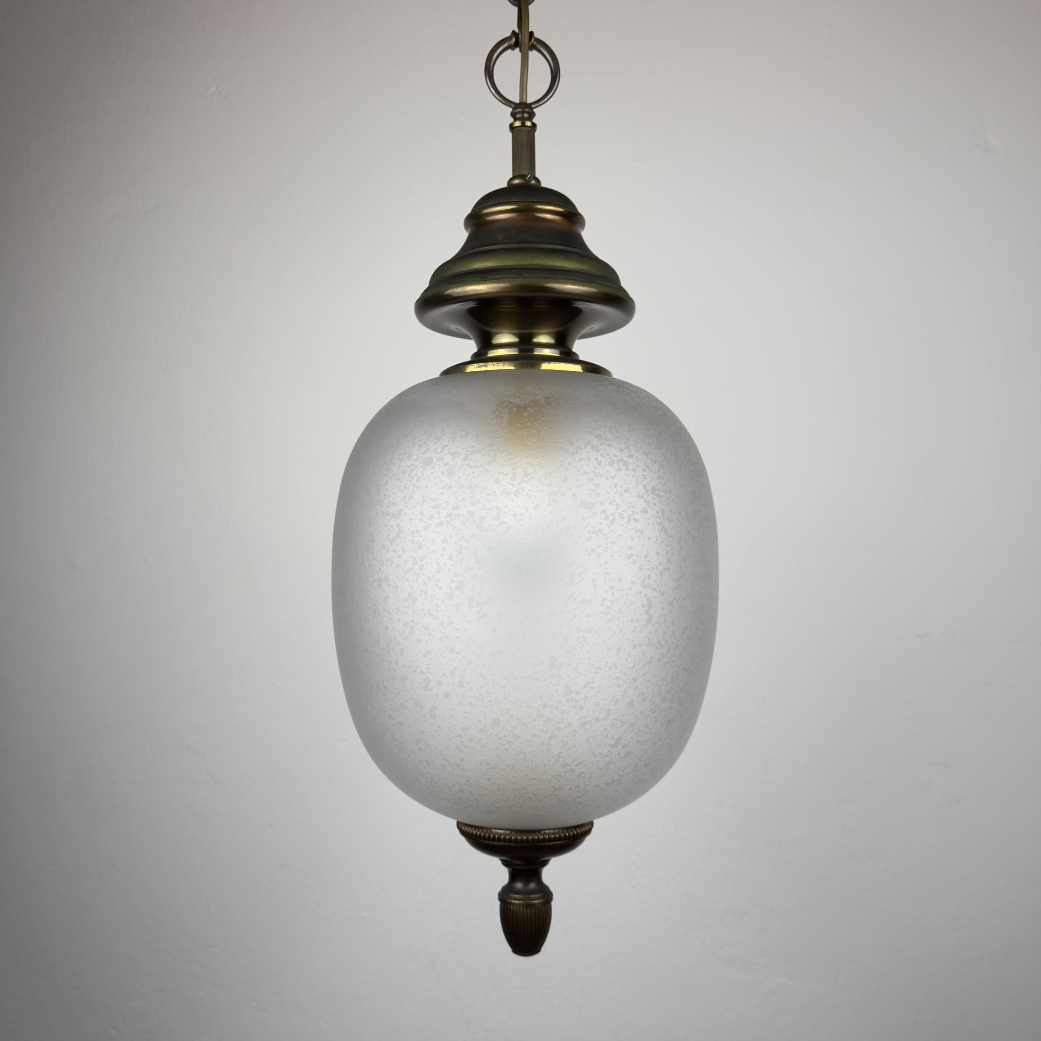 Große Vintage-Pendelleuchte von Gaetano Sciolari, hergestellt in Italien in den 1960er Jahren.
Murano-Glas und Metall.
In sehr gutem Vintage-Zustand. Austausch der Verkabelung durch einen professionellen Elektriker.

Abmessungen:
Breite: 26 cm /