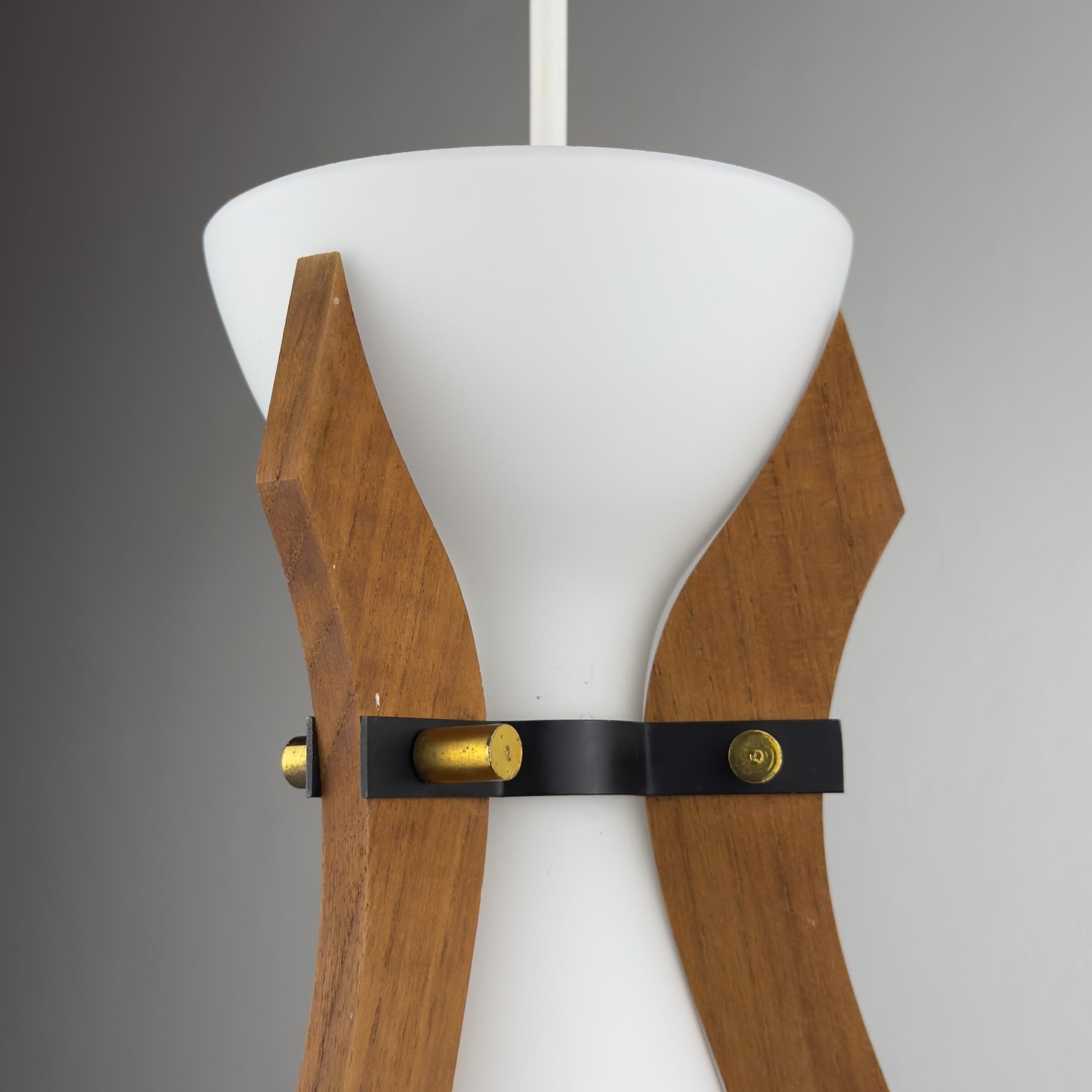 Lámpara colgante vintage de Stilnovo, Italia Años 50 Vidrio opalino en venta