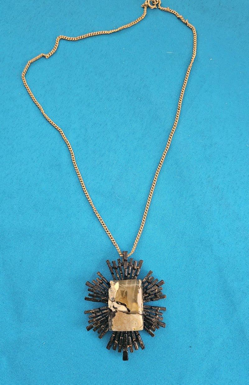 Vintage Pendant Necklace/Medallion/Statement Piece w/ Semiprecious Stone Desconocido en venta