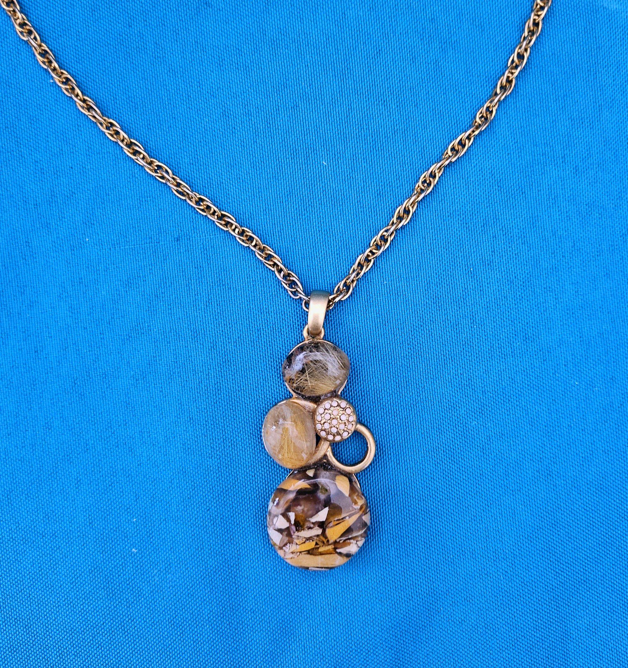 Collana con ciondolo vintage e pietre semipreziose multiple in vendita 3