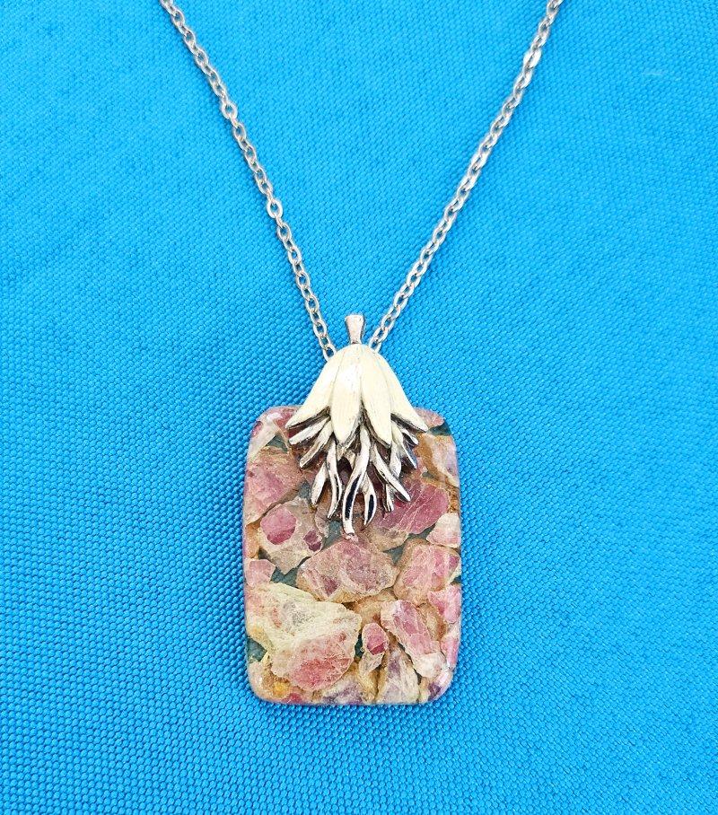 Other Vintage Pendant Necklace with Semiprecious Stone Pink, Tan, Cream, Mauve, Clear For Sale