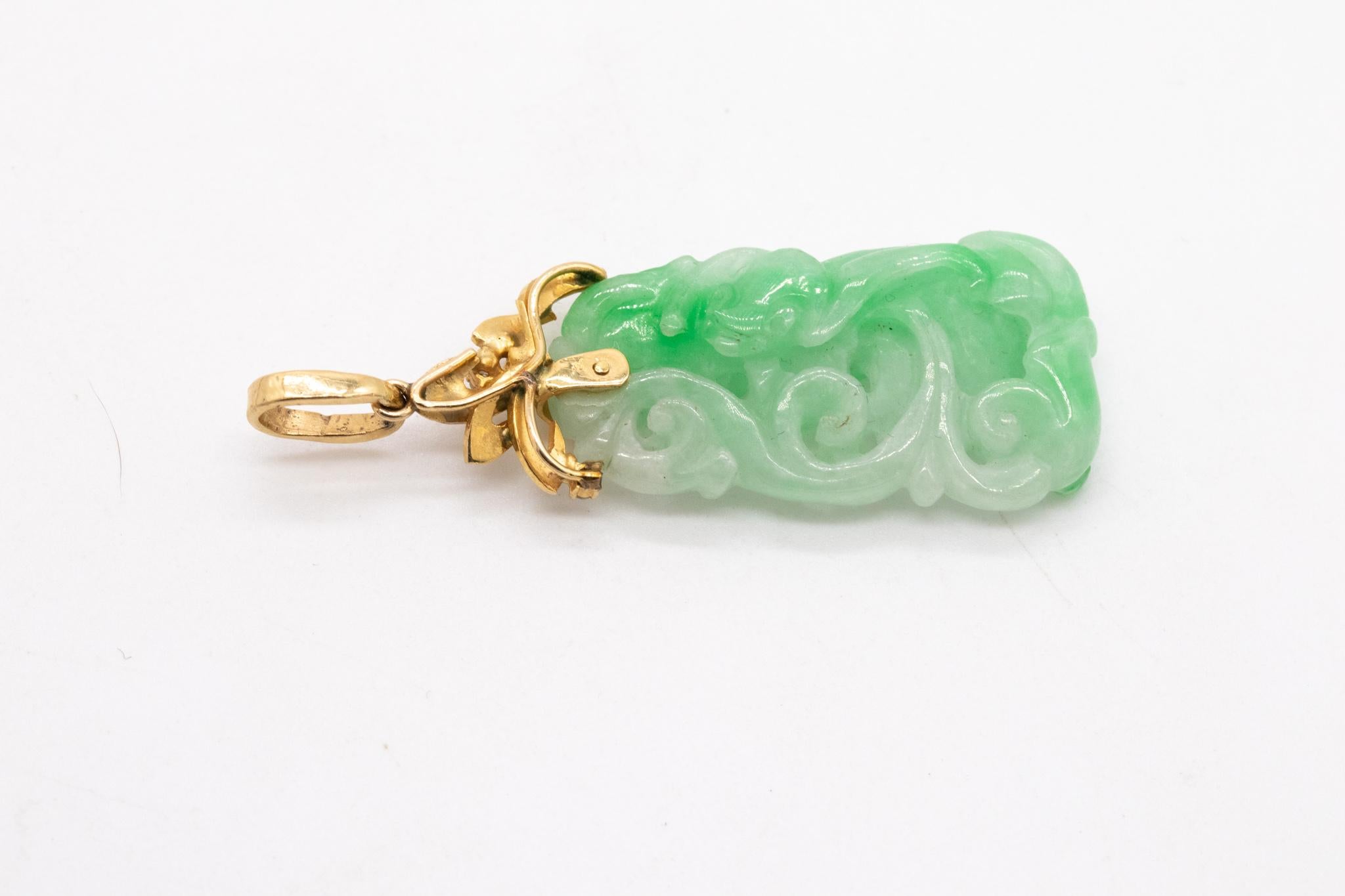 Retro Vintage Pendant with Organic Motifs in 18kt Gold with 23.06cts in Jade Diamonds For Sale