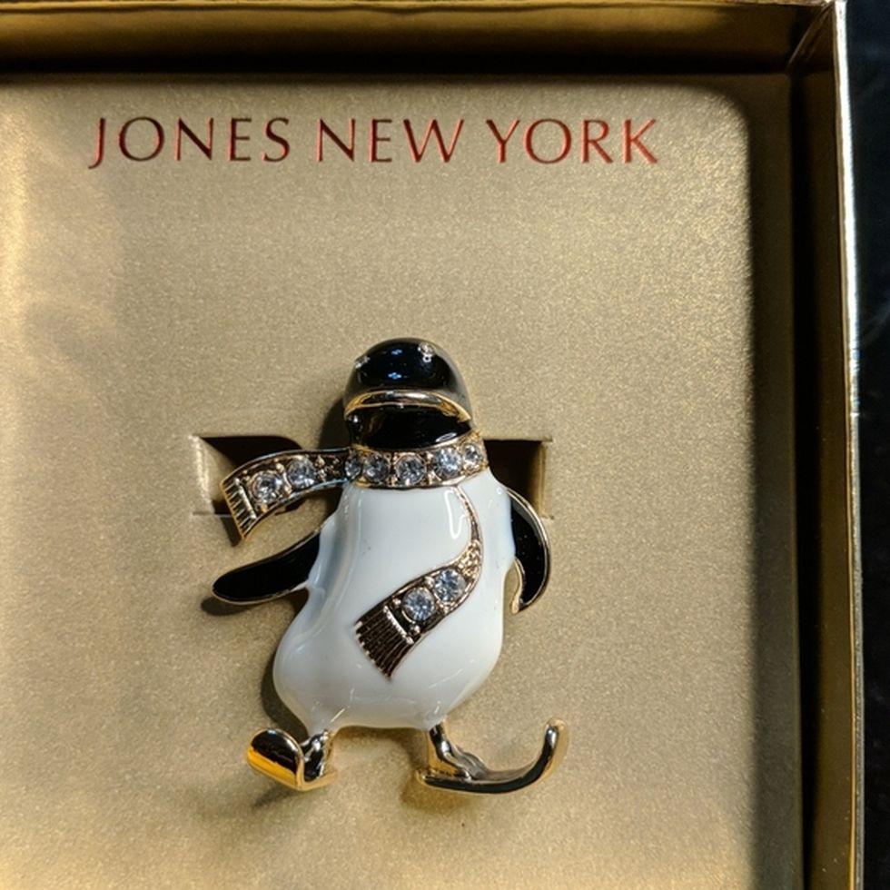 Modernist Vintage Penguin Enamel Crystal Gilt Brooch Pin and Treasure Box For Sale