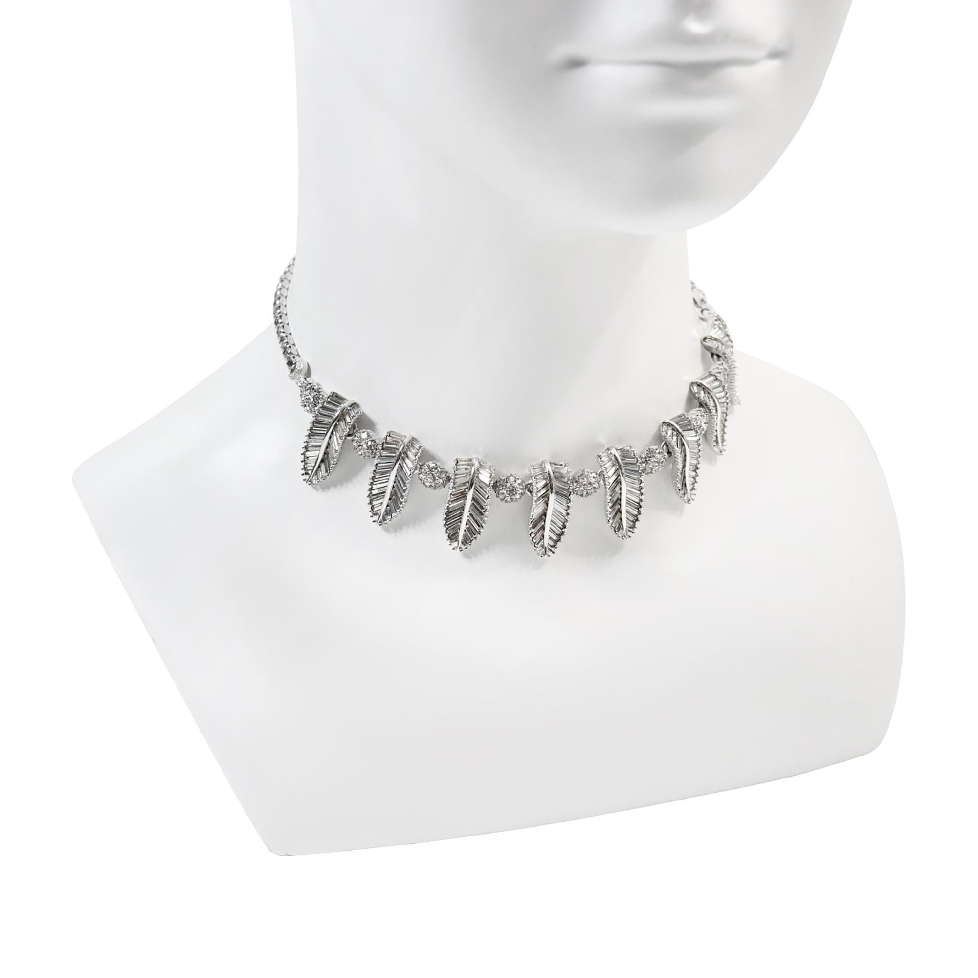 Femenino o masculino Gargantilla Art Decó vintage Pennino Baguette y Pave Circa 1960s en venta