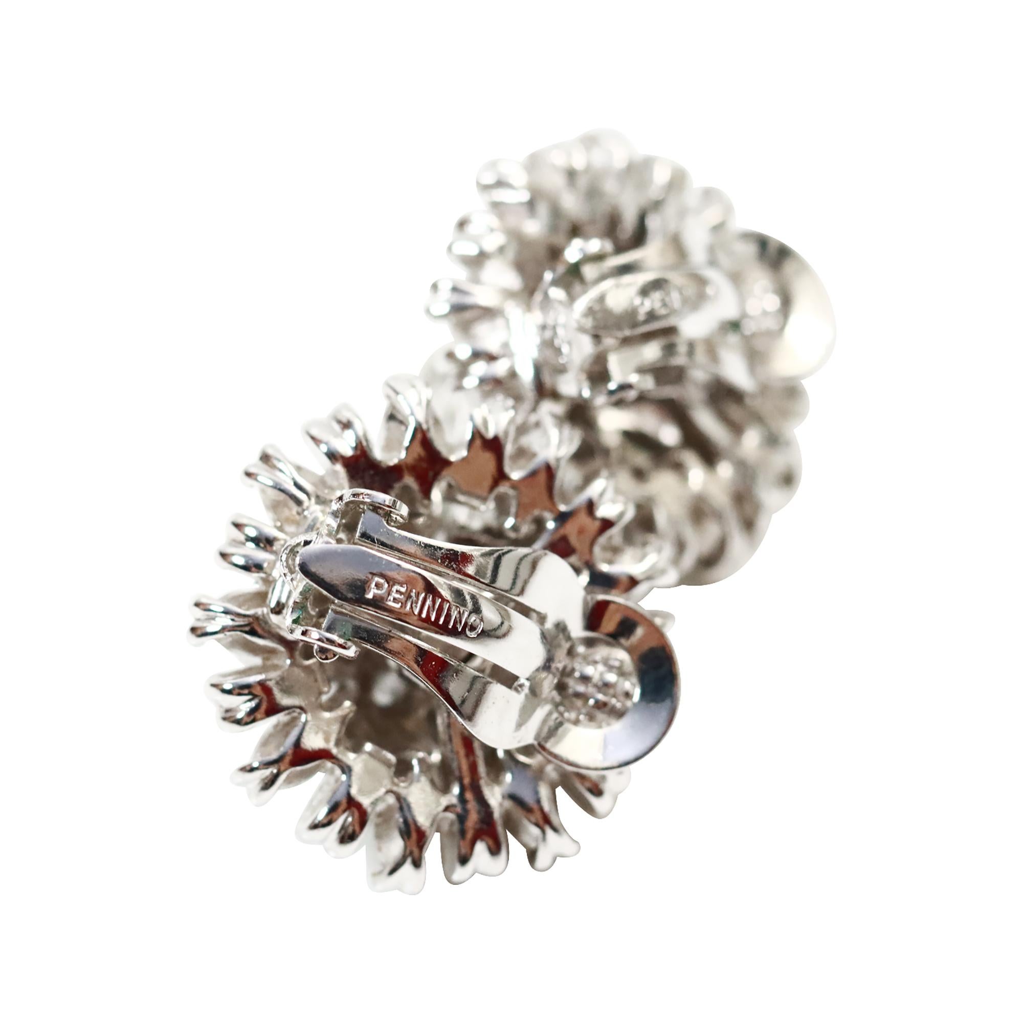 Orecchini d'epoca con fiori di cristallo e verde smeraldo di Pennino, CIRCA 1960 in vendita 3