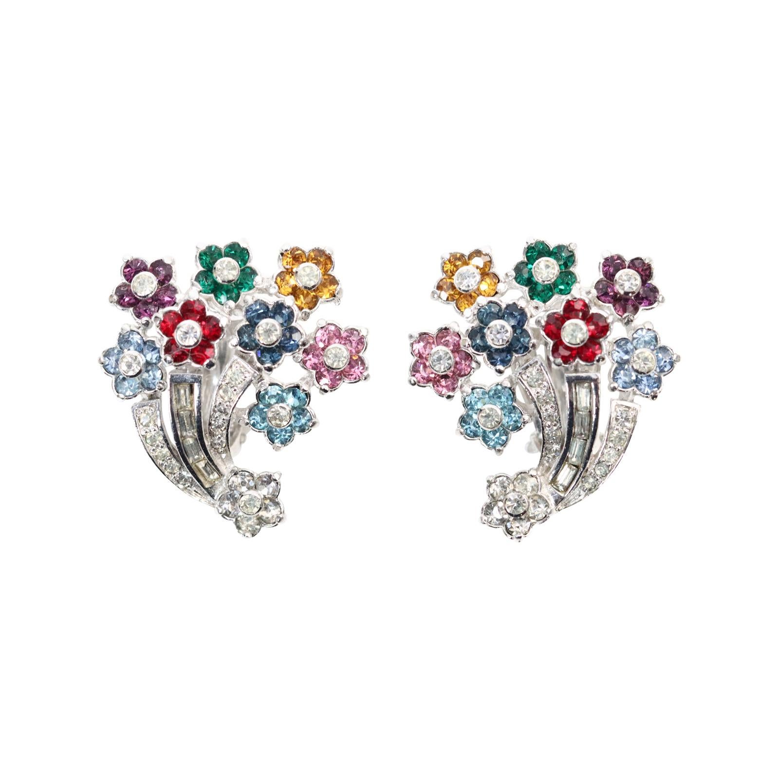 Vintage Pennino Multi Color Flower Earrings CIRCA 1960er Jahre.  Sie sind nicht echt, aber sie sehen so aus.  Anklipsen. Sie bestehen aus Runden und Baguettes und sehen umwerfend aus. So gut gemacht und solide. In gutem Zustand und sehr klar. Von