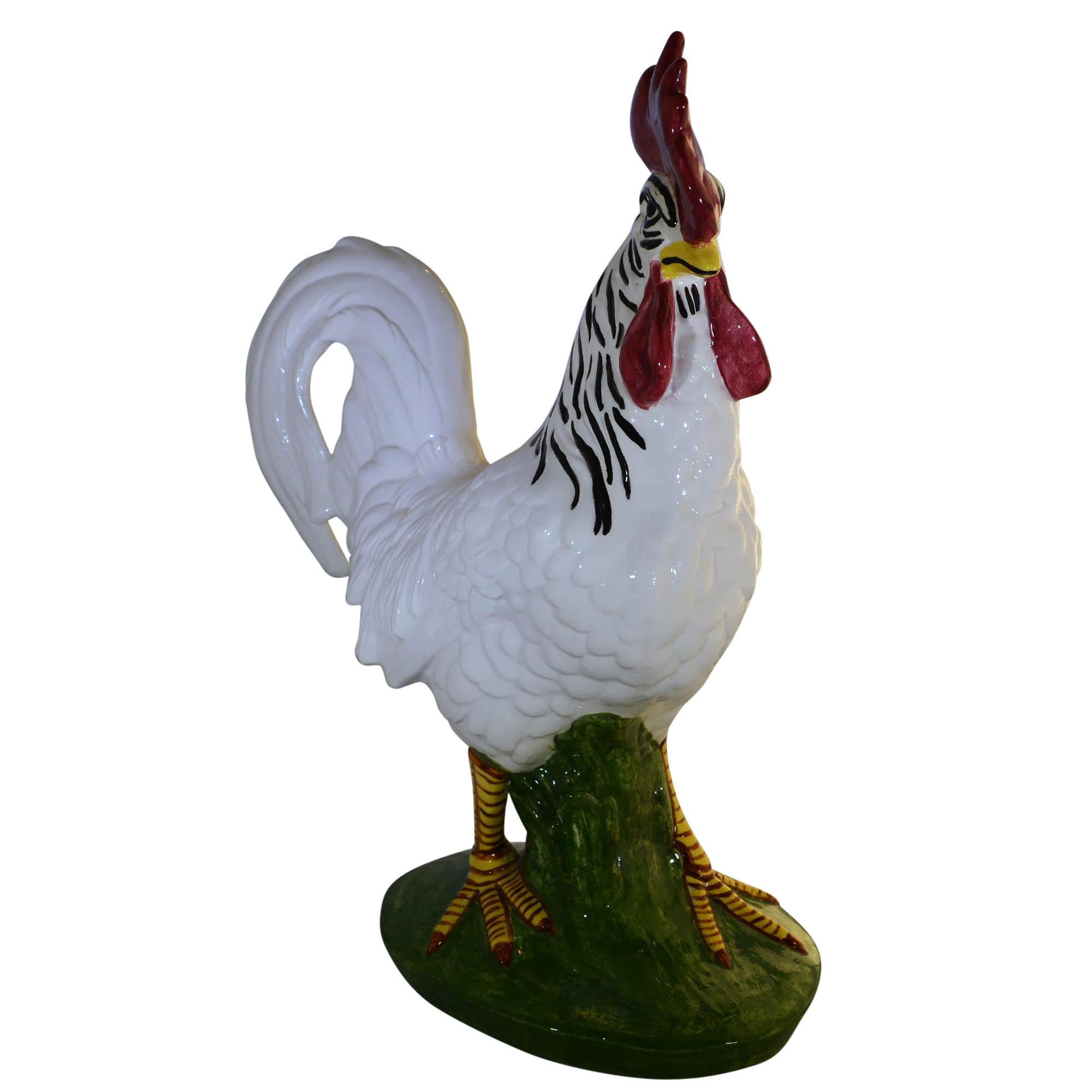 This delightful rooster from Pennsbury Pottery stands proud. Love the way he is giving a stern eye, sending a message to all others that he is the boss. His feet have detailed markings. He is standing in dark green grass.

Pennsbury Pottery was