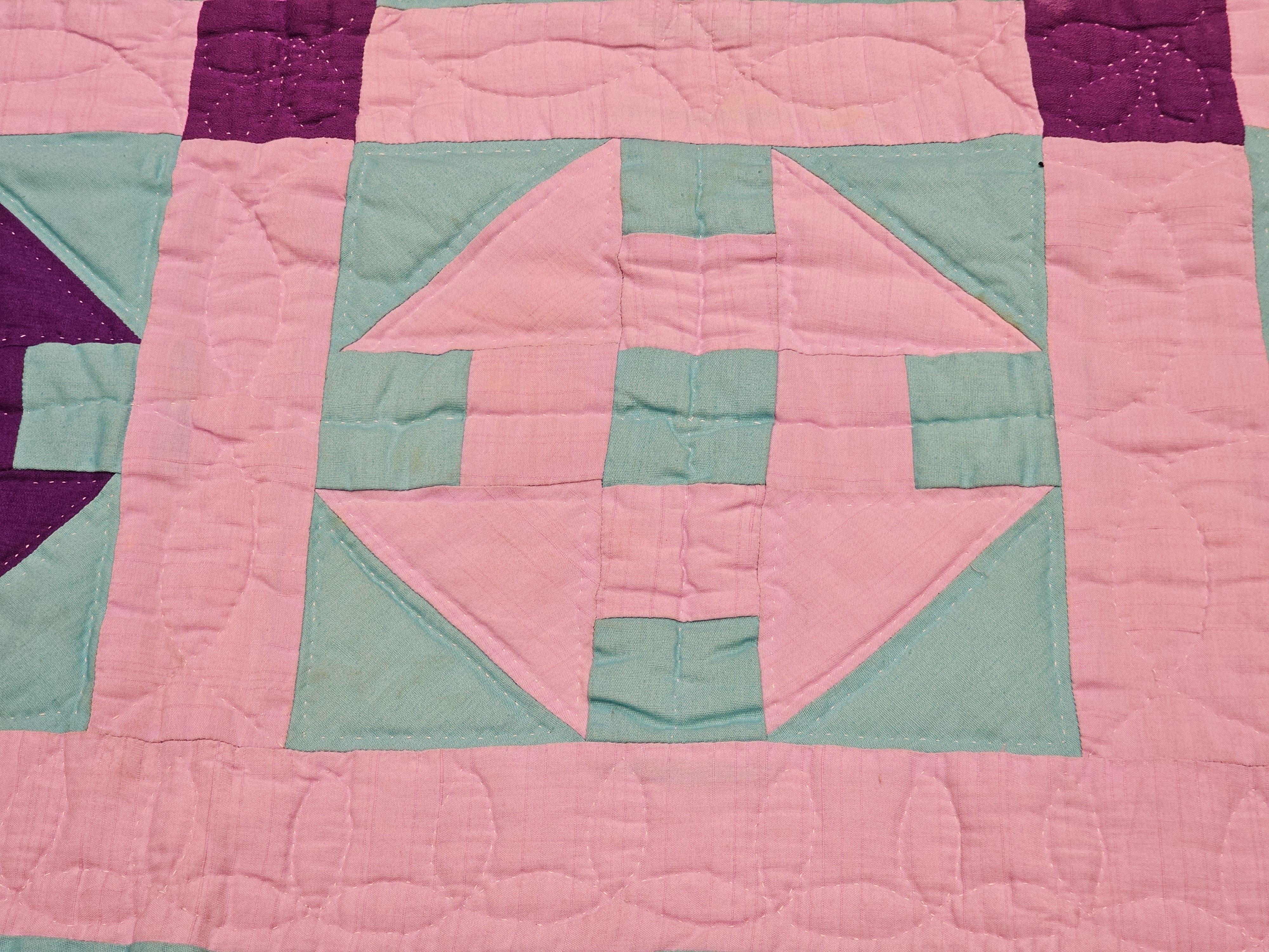 Vintage Pennsylvania Amish “Churn Dash” Hand-Stitched Cotton Quilt For Sale 6