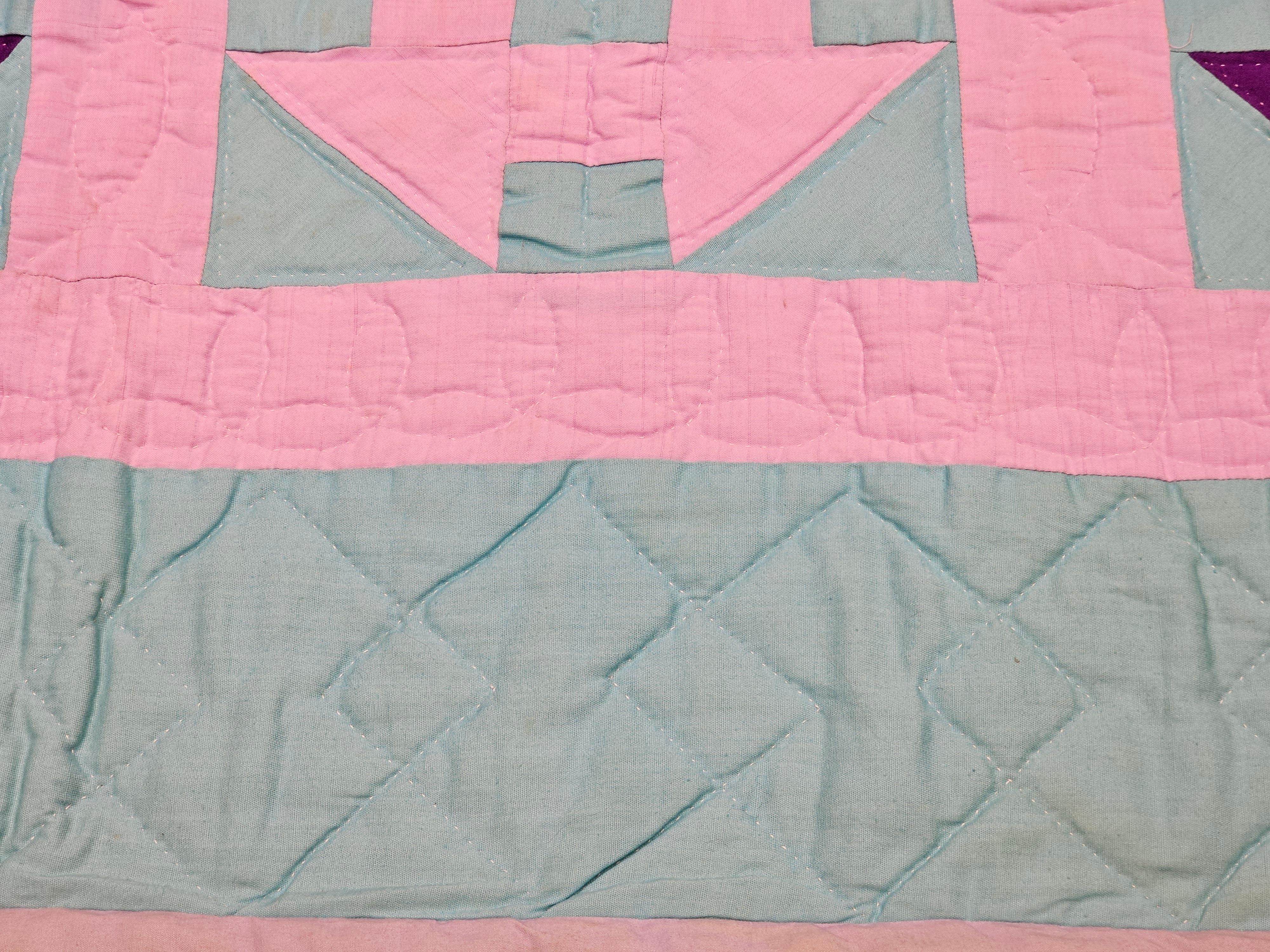 Vintage Pennsylvania Amish “Churn Dash” Hand-Stitched Cotton Quilt For Sale 8