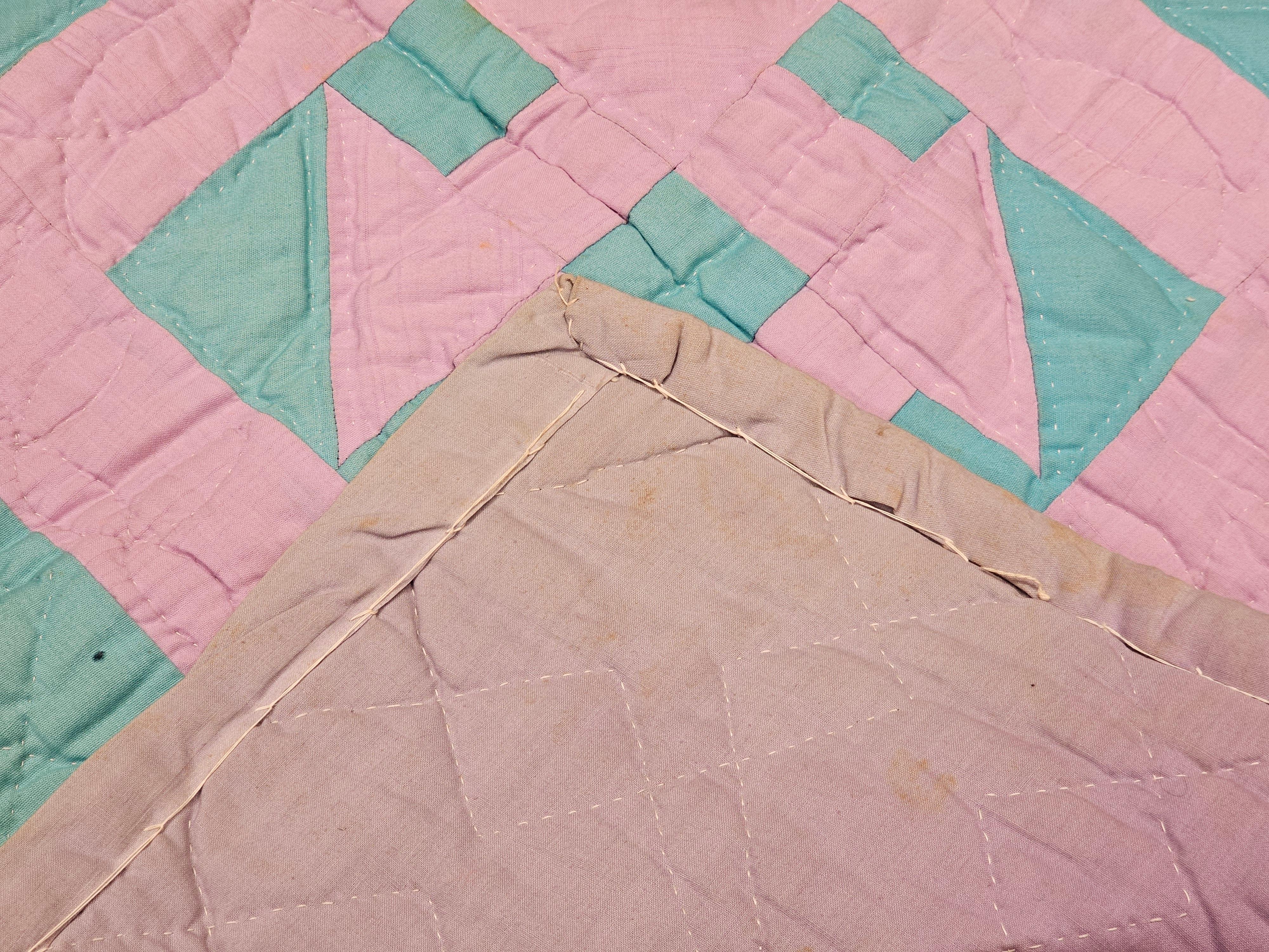 Vintage Pennsylvania Amish “Churn Dash” Hand-Stitched Cotton Quilt For Sale 9