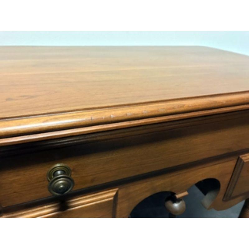 Petite commode basse/table basse en cerisier Queen Anne de PENNSYLVANIA HOUSE 5