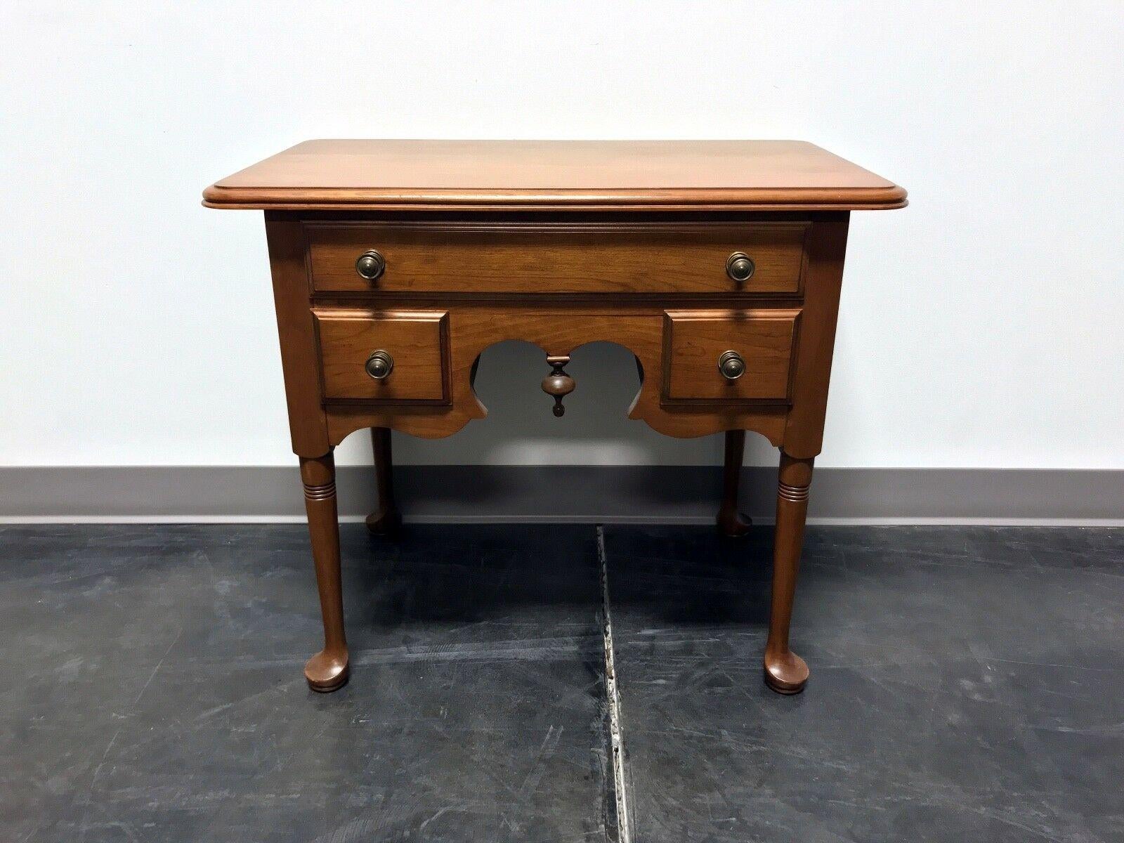 Petite commode basse/table basse en cerisier Queen Anne de PENNSYLVANIA HOUSE 7