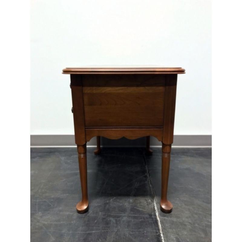 Petite commode basse/table basse en cerisier Queen Anne de PENNSYLVANIA HOUSE Bon état à Charlotte, NC