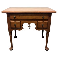 Petite commode basse/table basse en cerisier Queen Anne de PENNSYLVANIA HOUSE