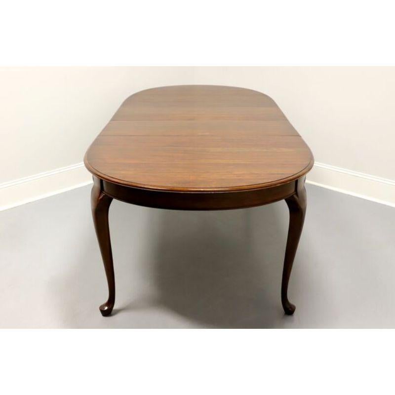 PENNSYLVANIA HOUSE Queen Anne Cherry Dining Table In Good Condition In Charlotte, NC