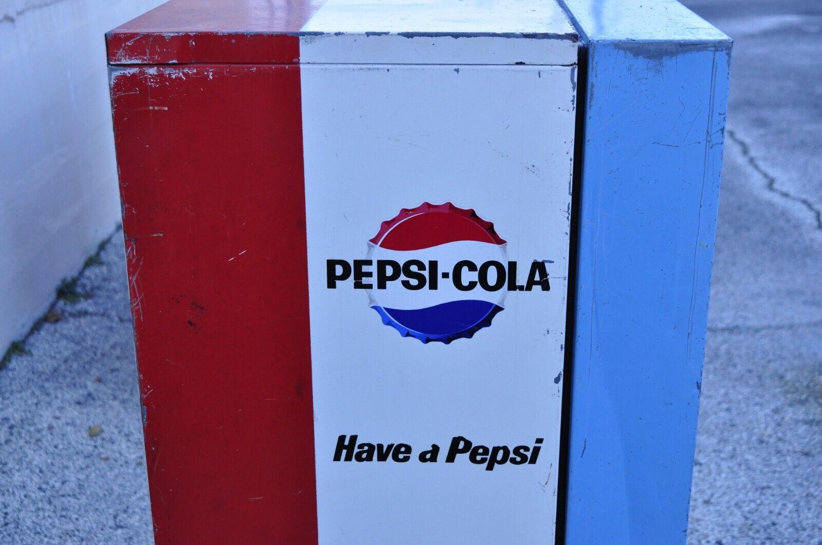 Vintage Pepsi Cola La Crosse 35 Cent Soda Vending Machine Model EC54 For Sale 3