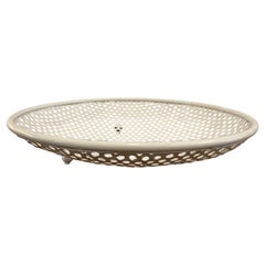 Vieux plateau à pieds en mategot perforé de style mategot