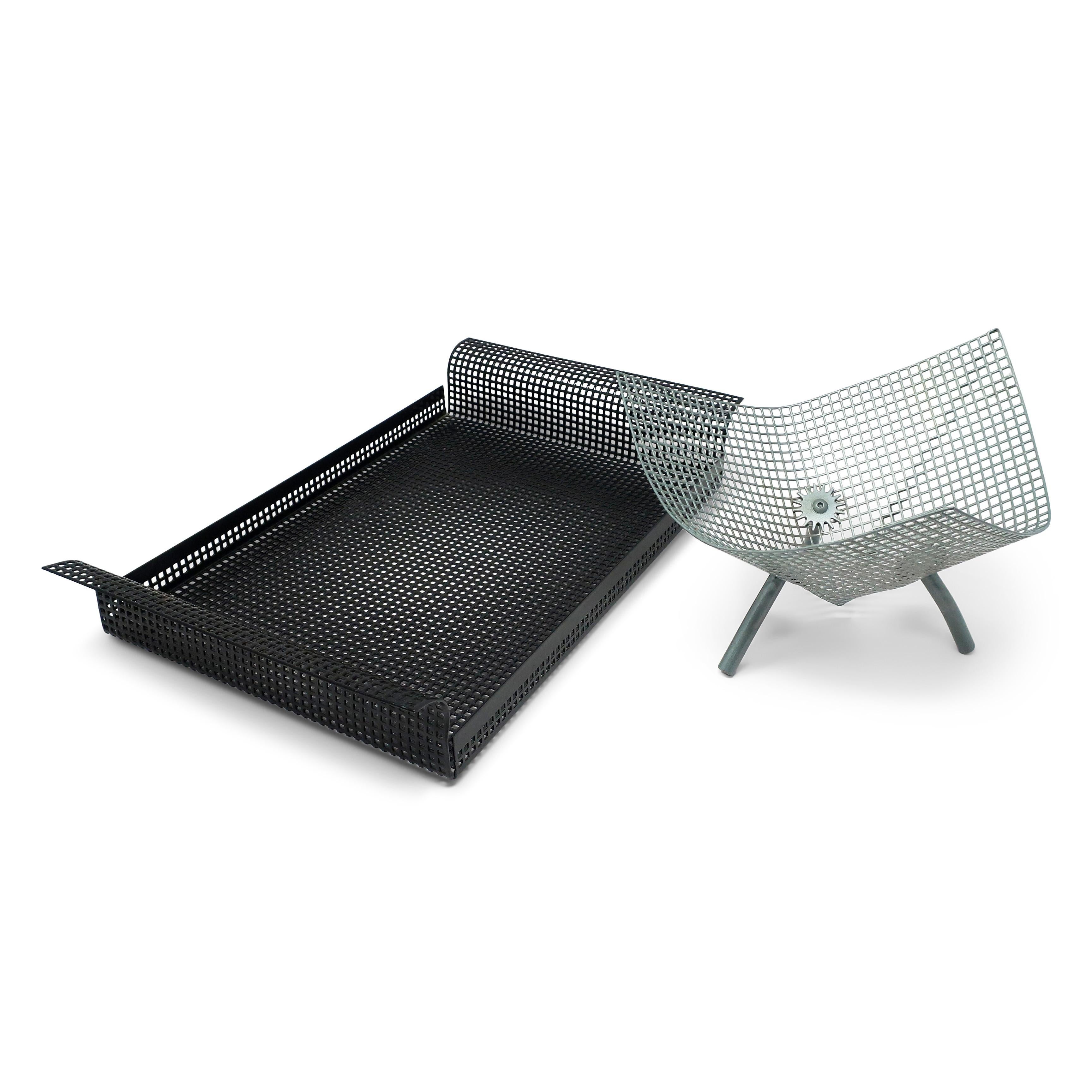 Perforiertes Metalltablett und Schale aus Metall (Postmoderne) im Angebot