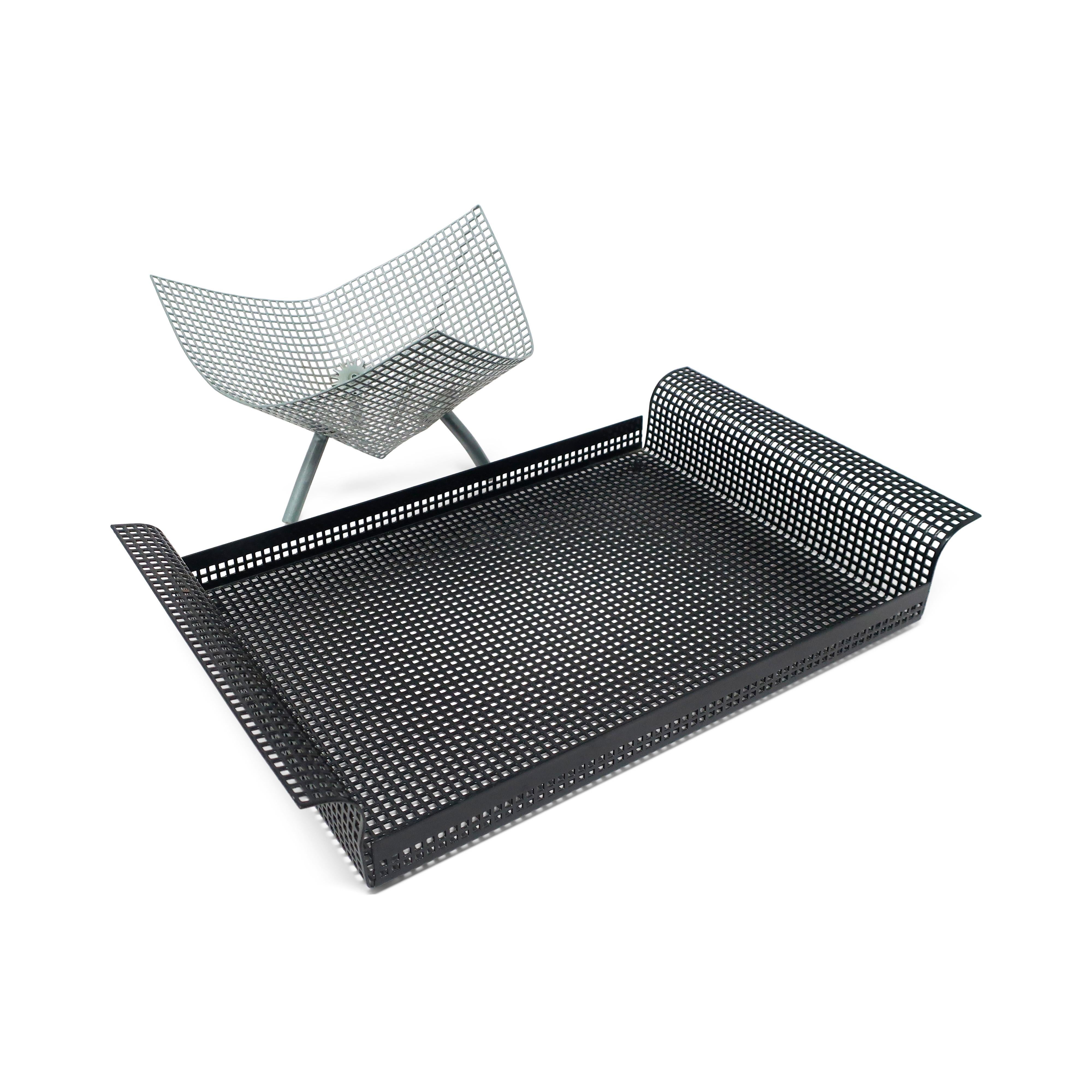 Perforiertes Metalltablett und Schale aus Metall im Zustand „Gut“ im Angebot in Brooklyn, NY