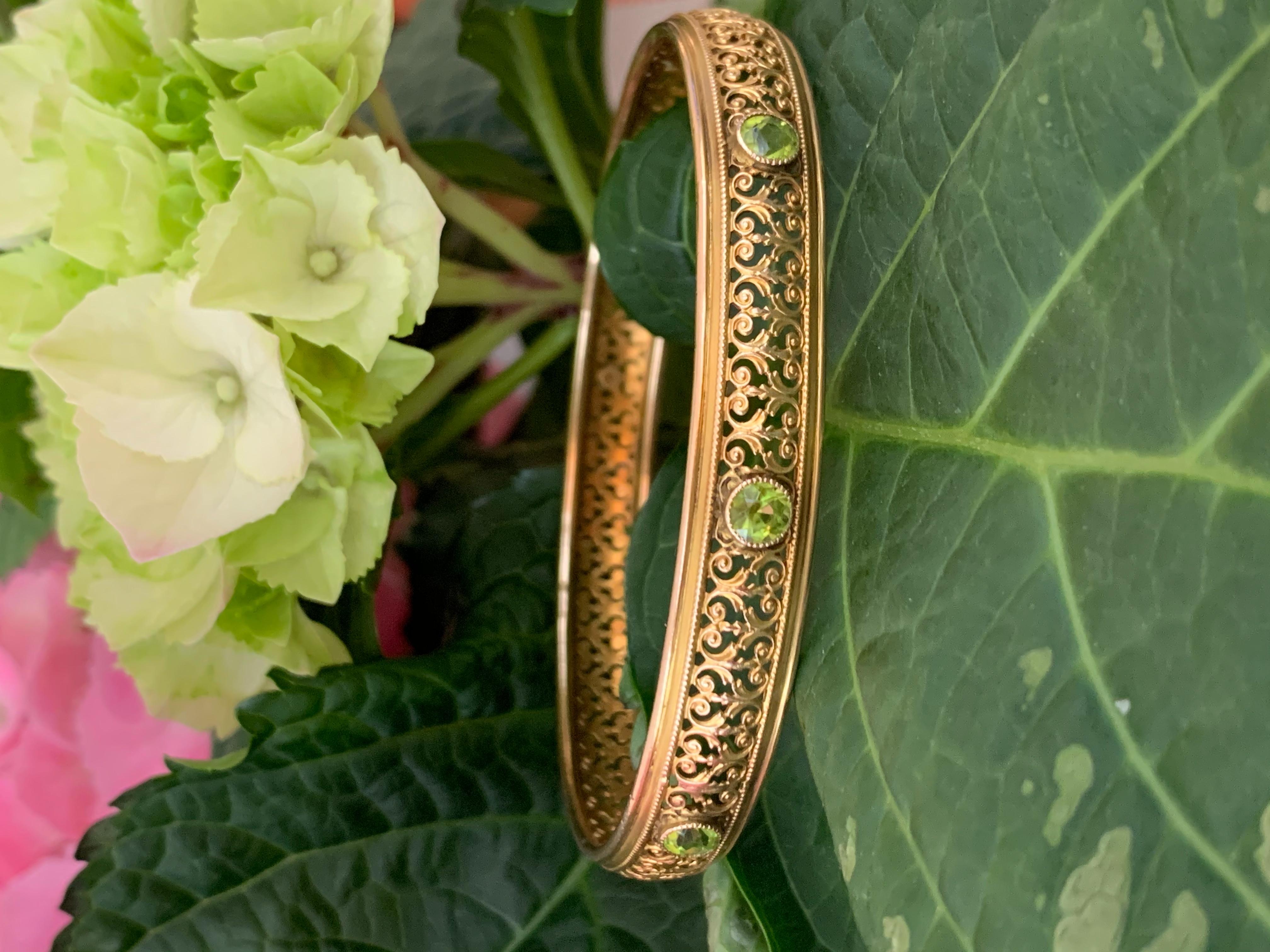 Vintage Peridot 14 Karat Gelbgold Armreif Armband im Zustand „Gut“ in St. Louis Park, MN