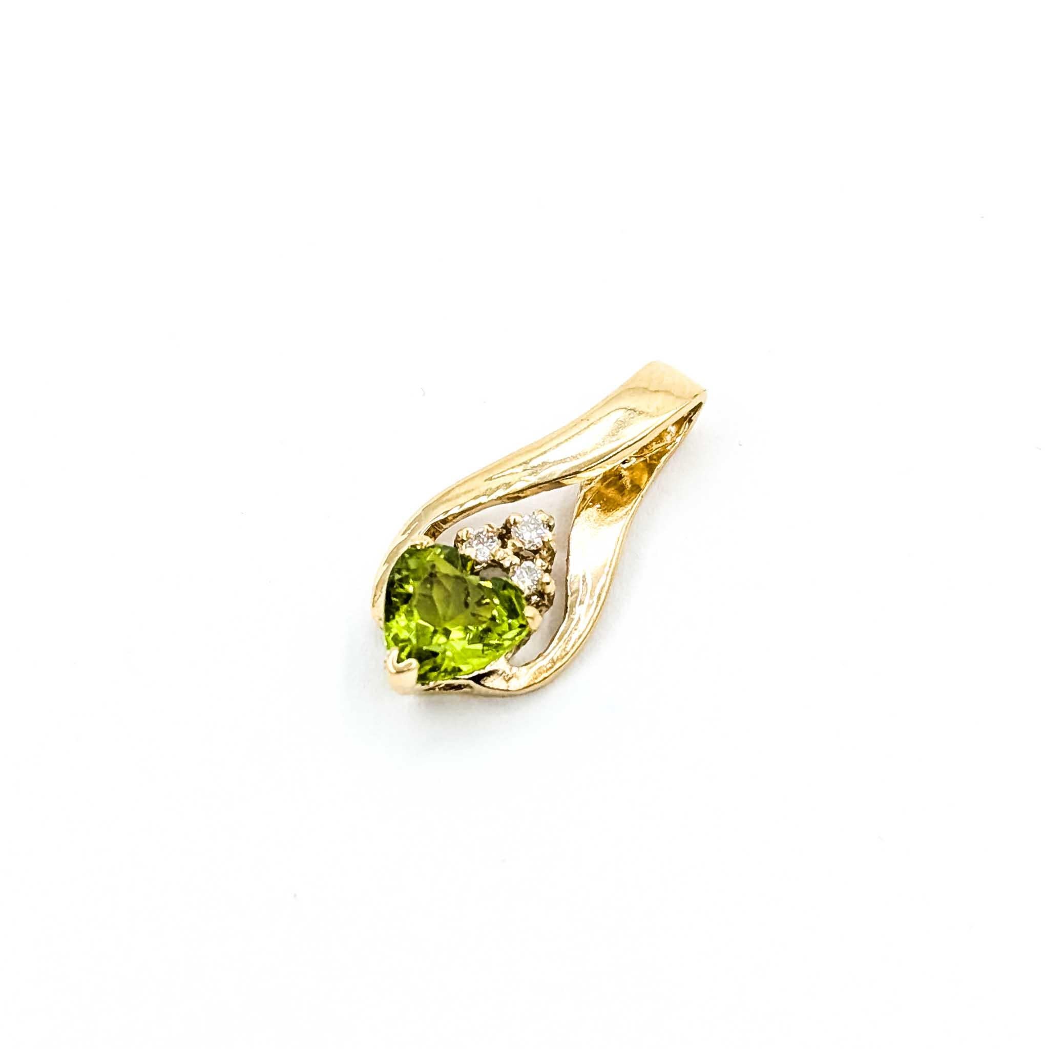 Colgante vintage de oro amarillo de 14k con peridoto y diamantes Contemporáneo en venta
