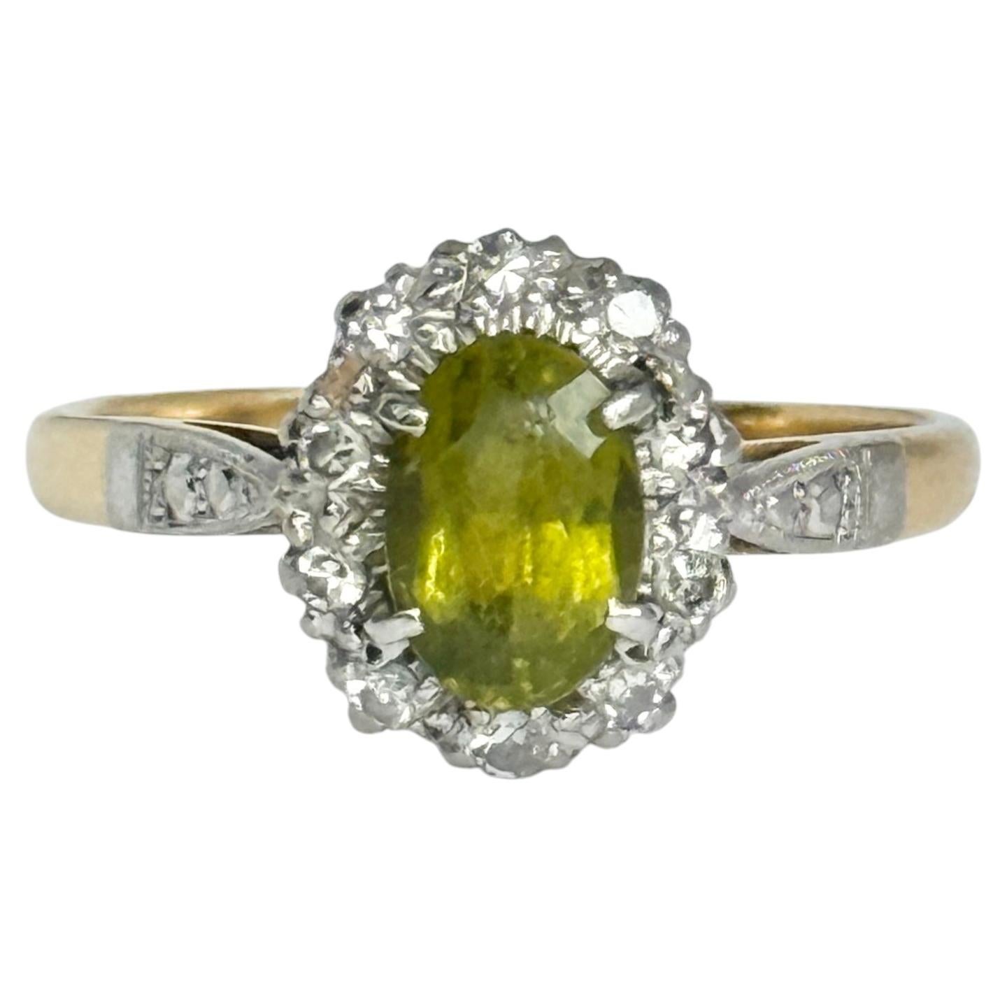 Bague vintage en or 18 carats avec péridot et diamant en vente