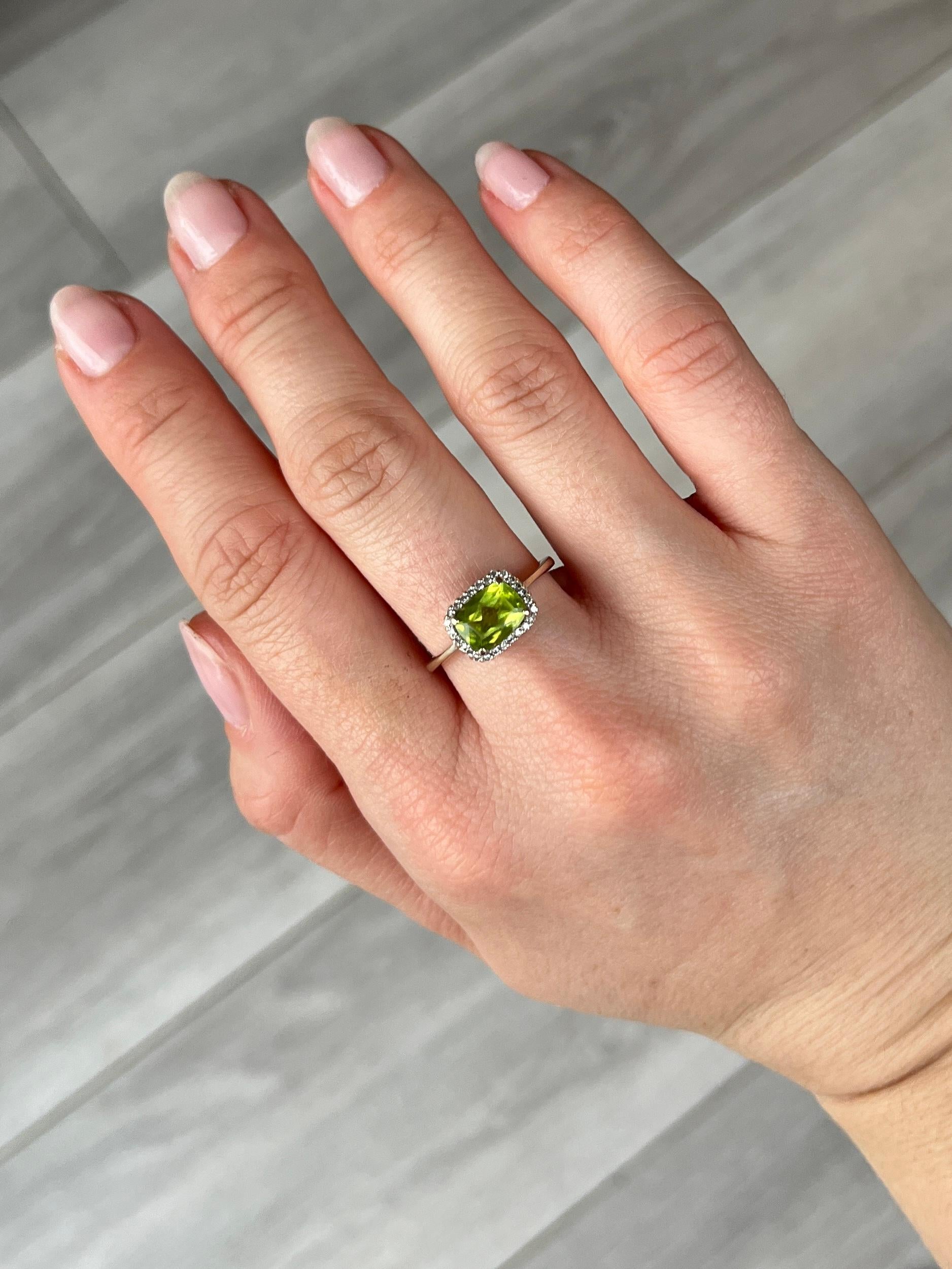 Vintage-Cluster-Ring aus 18 Karat Weißgold mit Peridot und Diamant (Moderne)