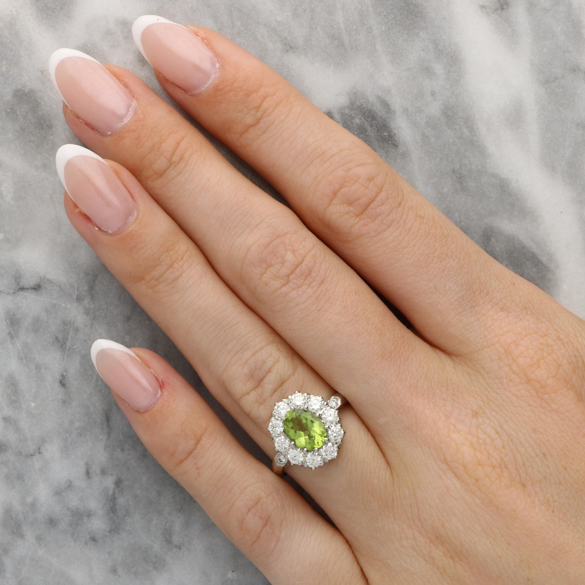 Vintage Peridot und Diamant Cluster Ring Set in Platin im Zustand „Hervorragend“ im Angebot in London, GB
