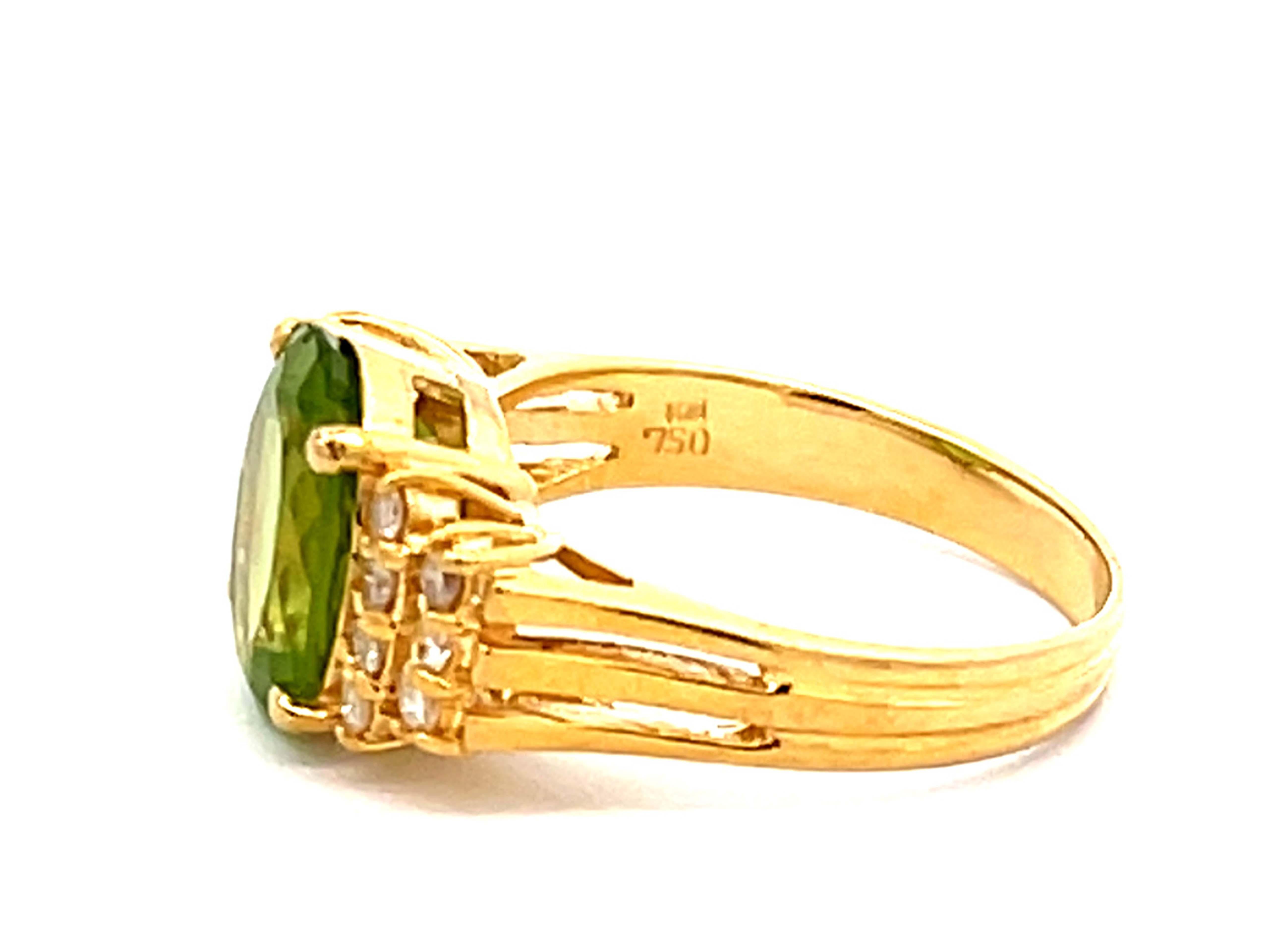 Women's or Men's Vintage Peridot and Diamond Ring in 18k Yellow Gold For Sale