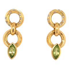 18 Karat Gold Ohrgehänge mit Peridot und Diamanten im Schleifendesign