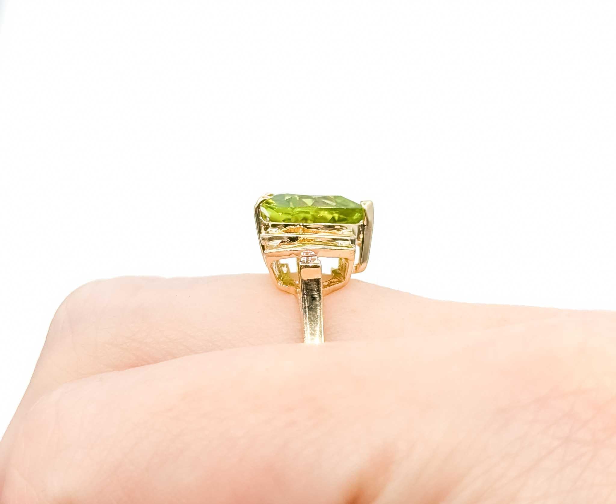 Anillo Elegancia Peridoto Vintage en Oro Amarillo de 14k Corte de corazón en venta