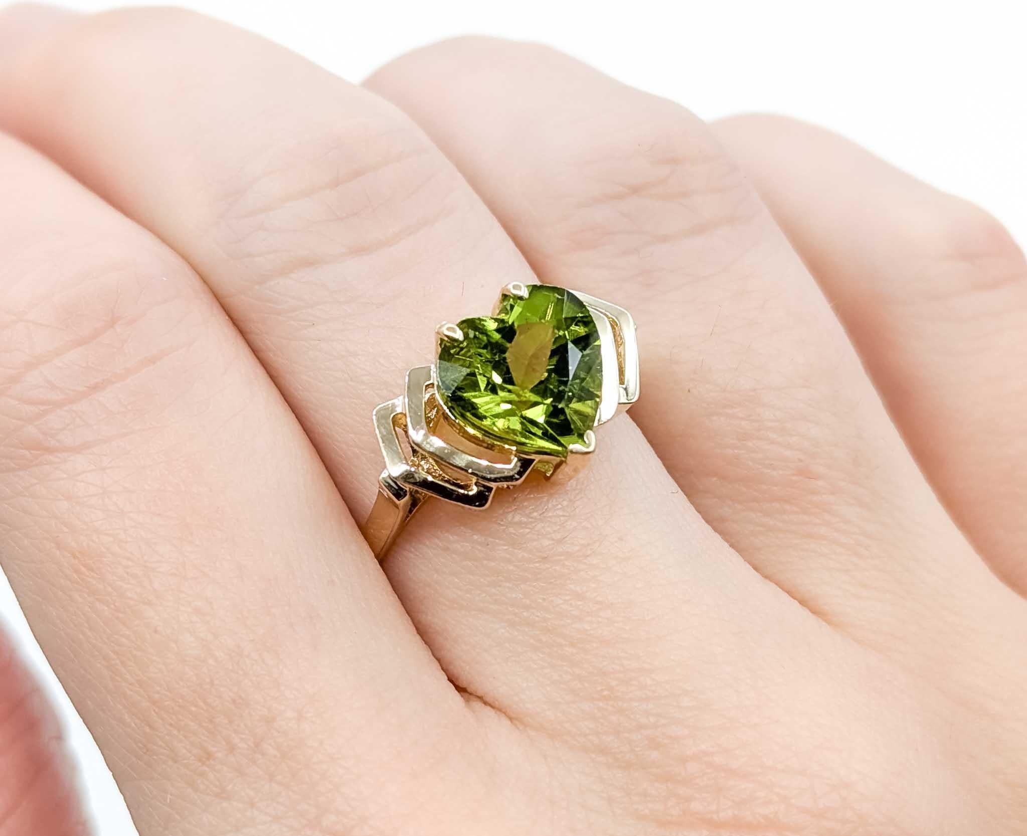Anillo Elegancia Peridoto Vintage en Oro Amarillo de 14k en Excelente estado para la venta en Bloomington, MN