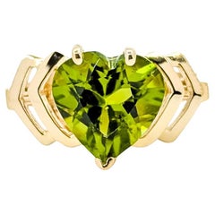 Vintage Peridot Elegance Ring in 14k Yellow Gold